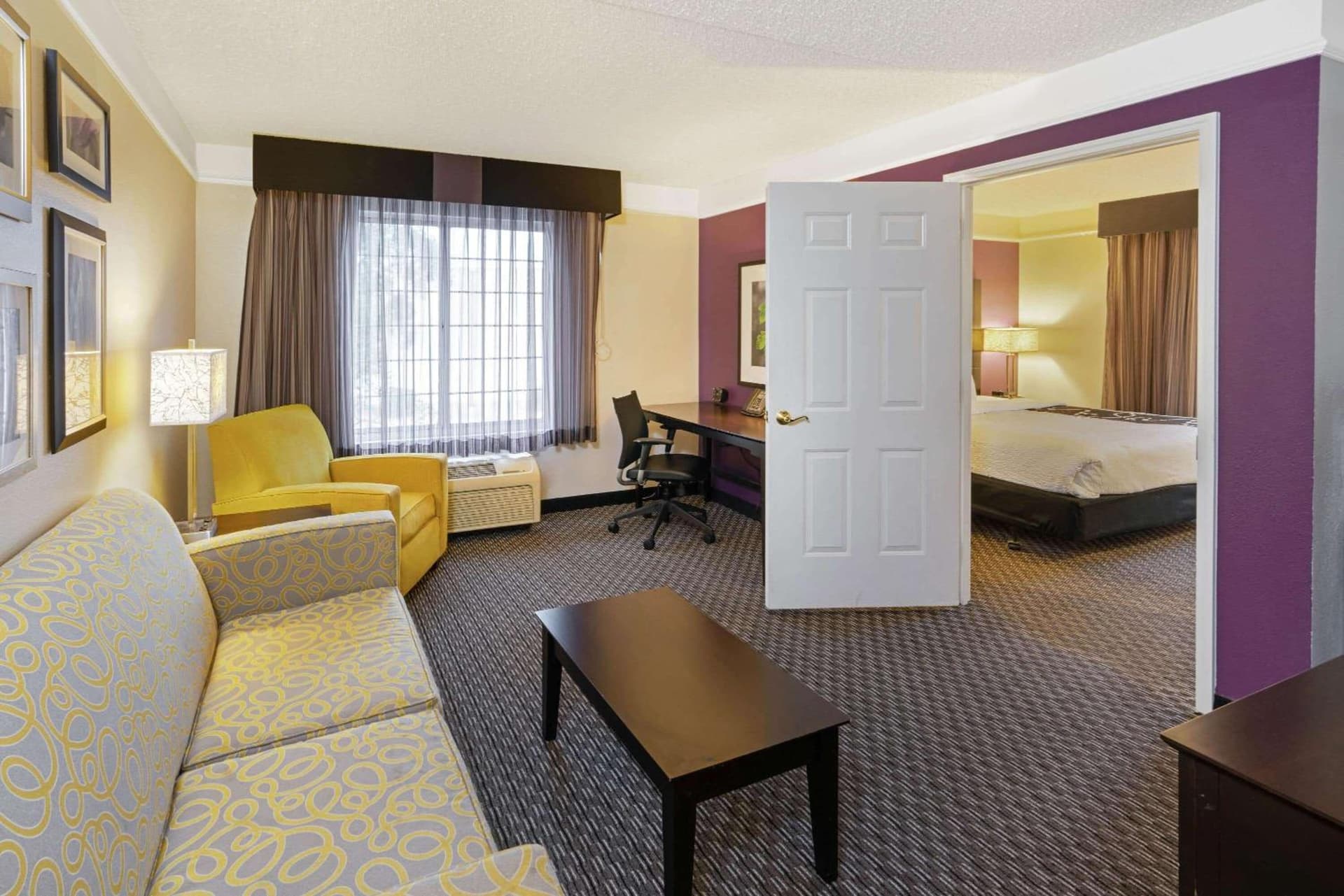 La Quinta Inn & Suites by Wyndham Phoenix Scottsdale gallery photo in Scottsdale, AZ — image 34