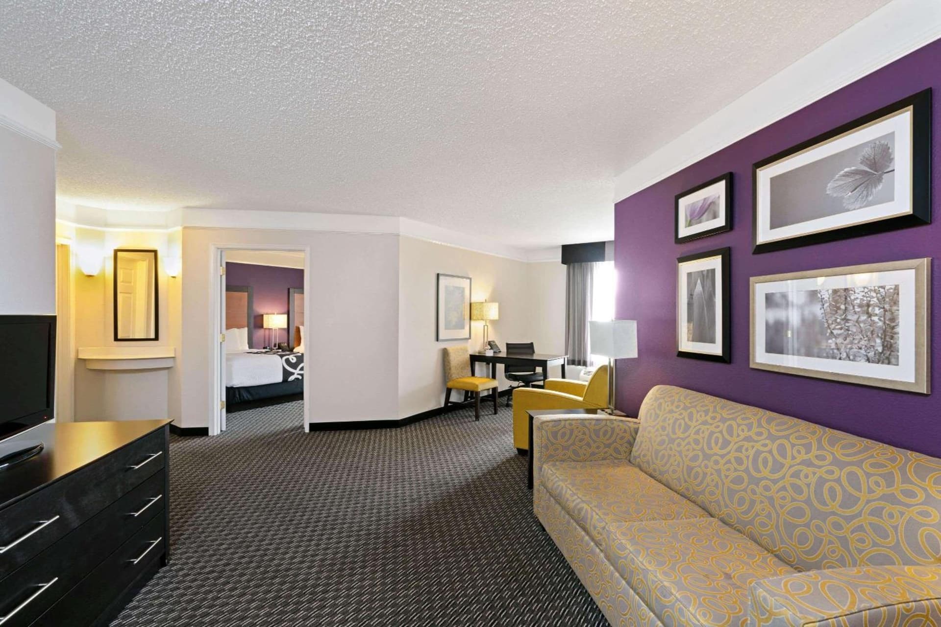 La Quinta Inn & Suites by Wyndham Phoenix Scottsdale gallery photo in Scottsdale, AZ — image 4