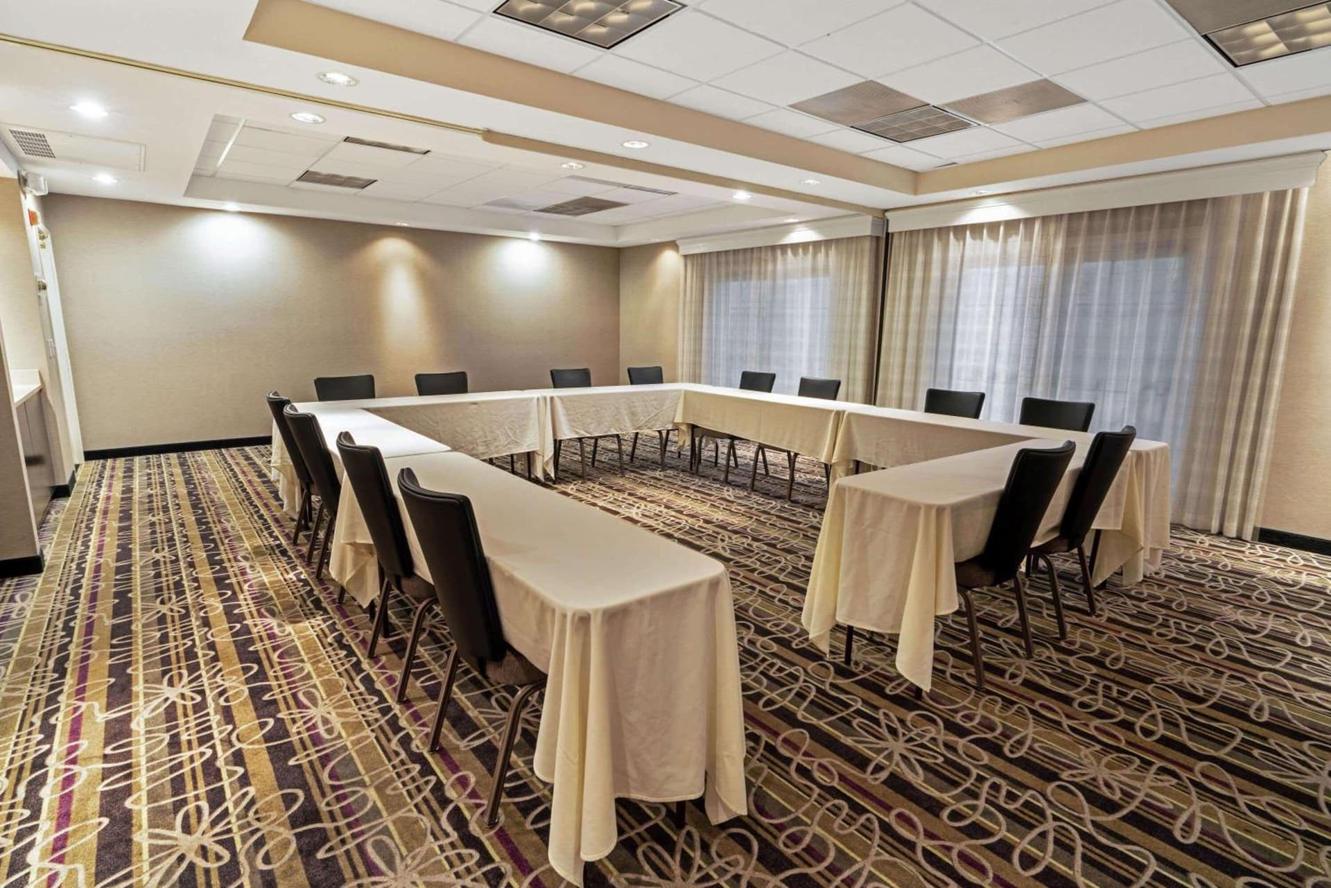 La Quinta Inn & Suites by Wyndham Phoenix Scottsdale gallery photo in Scottsdale, AZ — image 30
