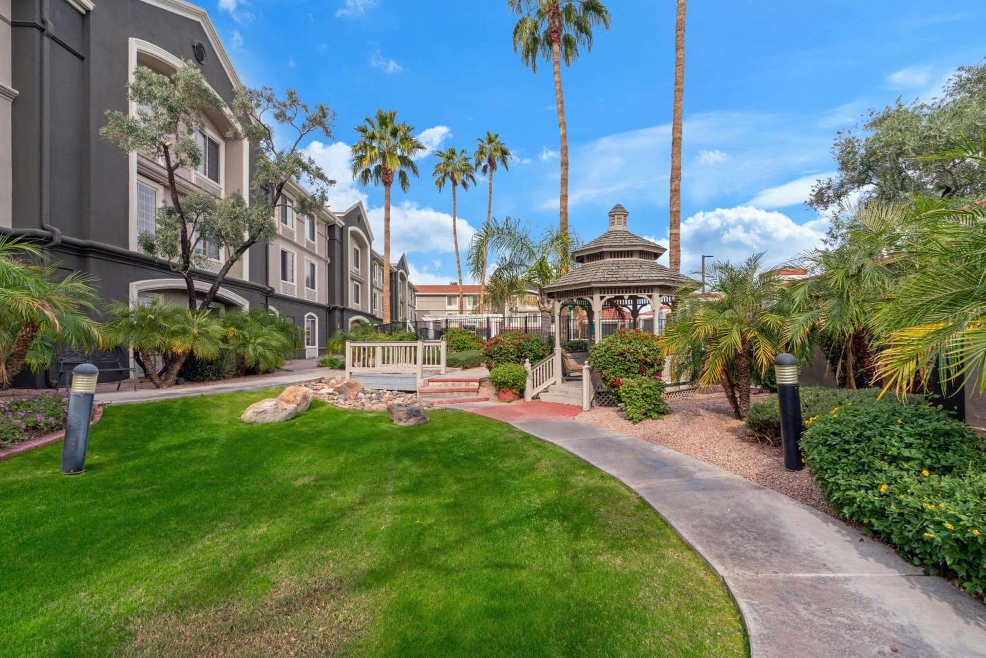 La Quinta Inn & Suites by Wyndham Phoenix Scottsdale gallery photo in Scottsdale, AZ — image 22