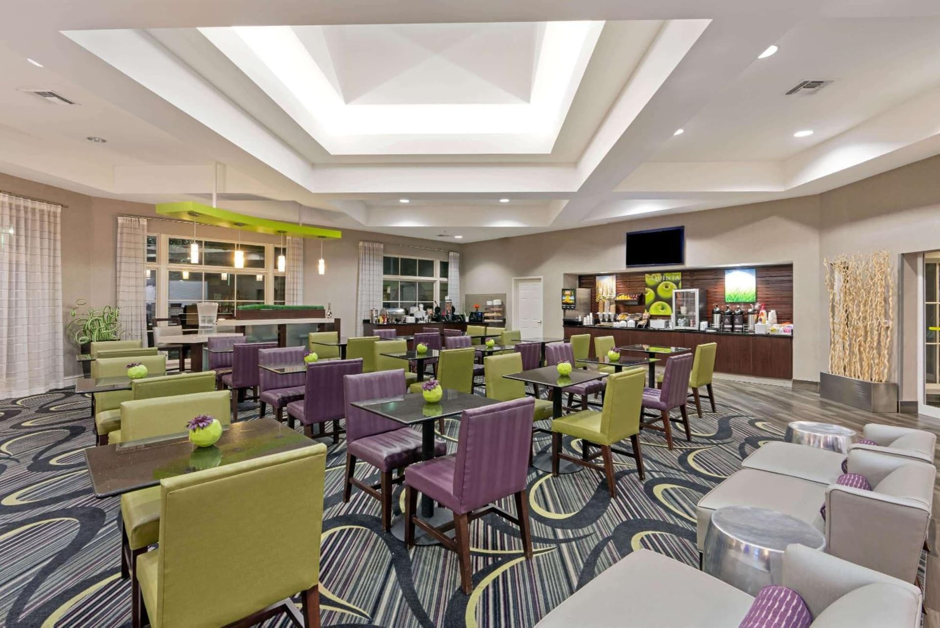 La Quinta Inn & Suites by Wyndham Phoenix Scottsdale gallery photo in Scottsdale, AZ — image 24