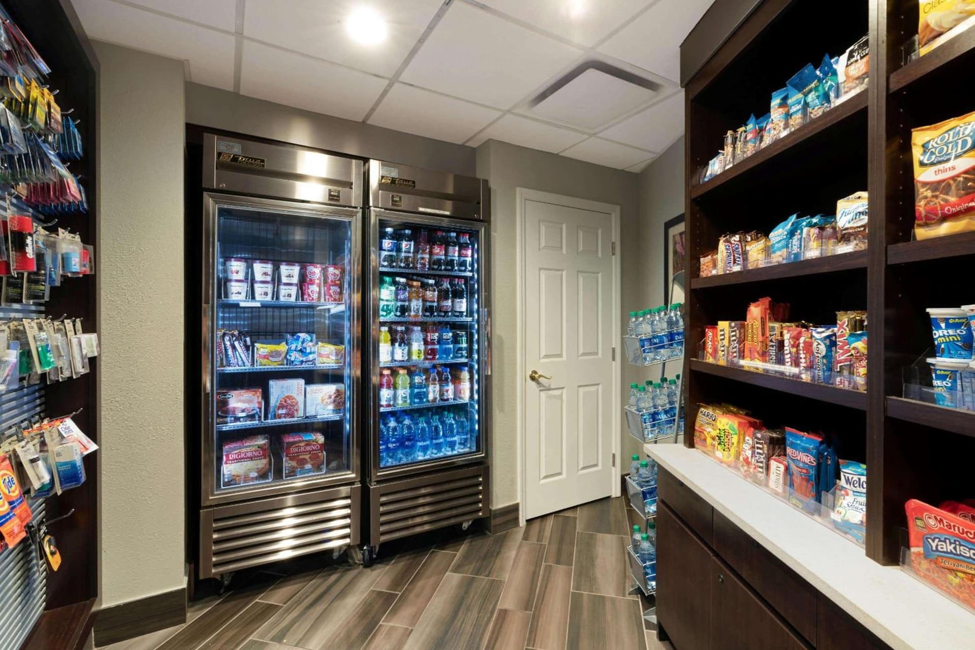 La Quinta Inn & Suites by Wyndham Phoenix Scottsdale gallery photo in Scottsdale, AZ — image 9