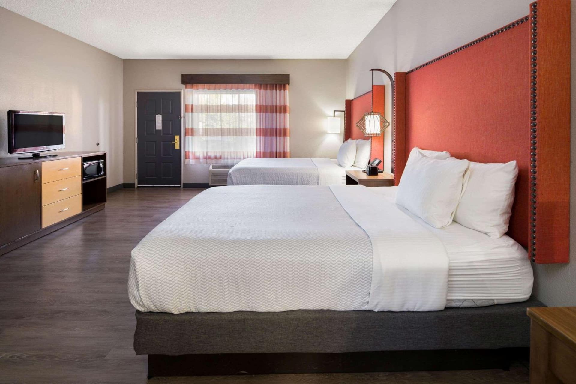 La Quinta by Wyndham Orange County Airport property views in Santa Ana, CA — gallery photo 3