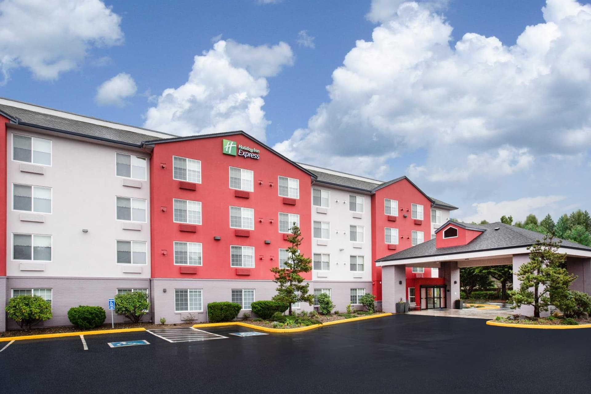Holiday Inn Express & Suites Lincoln City by IHG featured exterior or lobby in Lincoln City, OR — similar hotel
