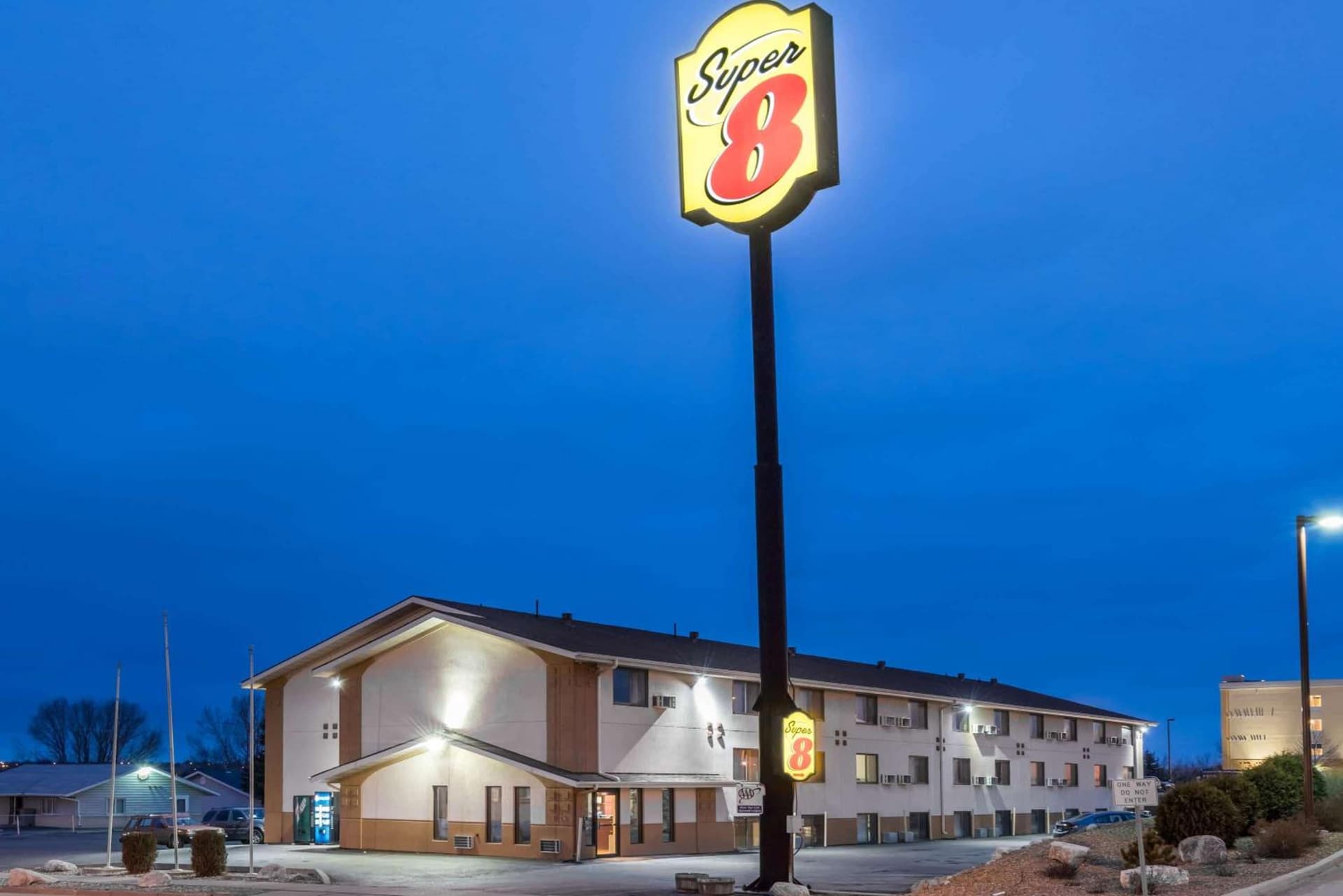 Super 8 by Wyndham Bismarck interior in Bismarck, ND — gallery photo 2