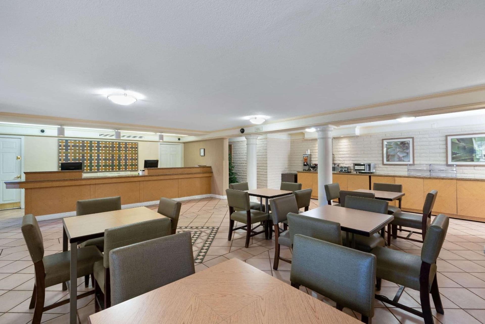 La Quinta Inn by Wyndham Phoenix Sky Harbor Airport gallery photo in Tempe, AZ — image 16