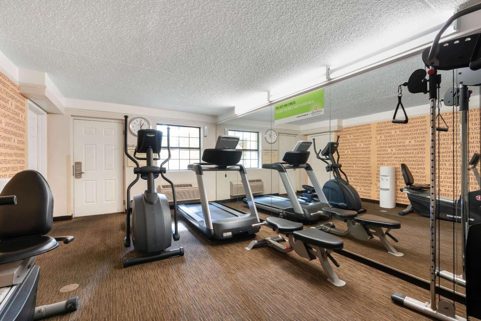 La Quinta Inn by Wyndham Phoenix Sky Harbor Airport interior in Tempe, AZ — gallery photo 2