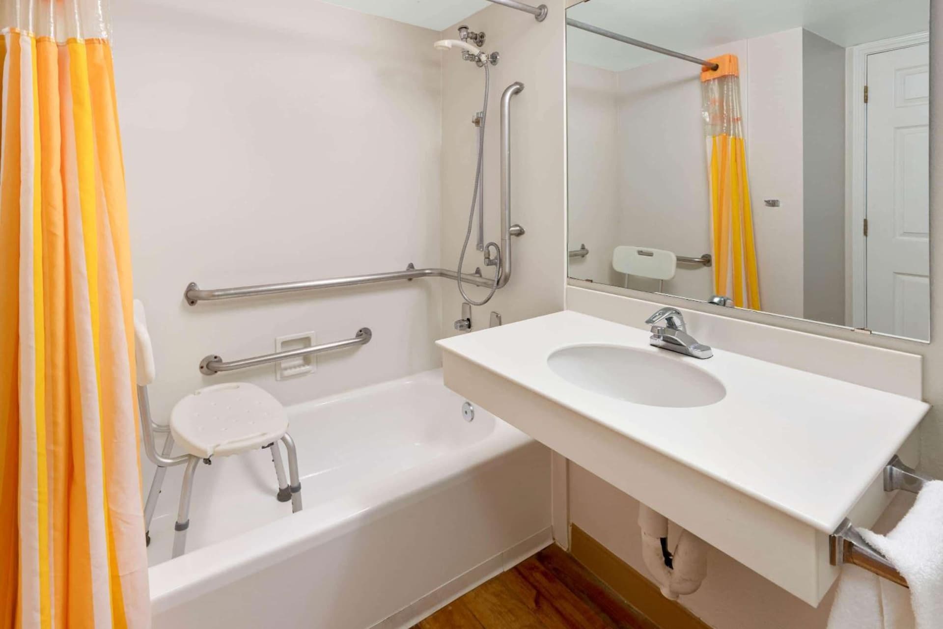 La Quinta Inn by Wyndham Phoenix Sky Harbor Airport gallery photo in Tempe, AZ — image 9