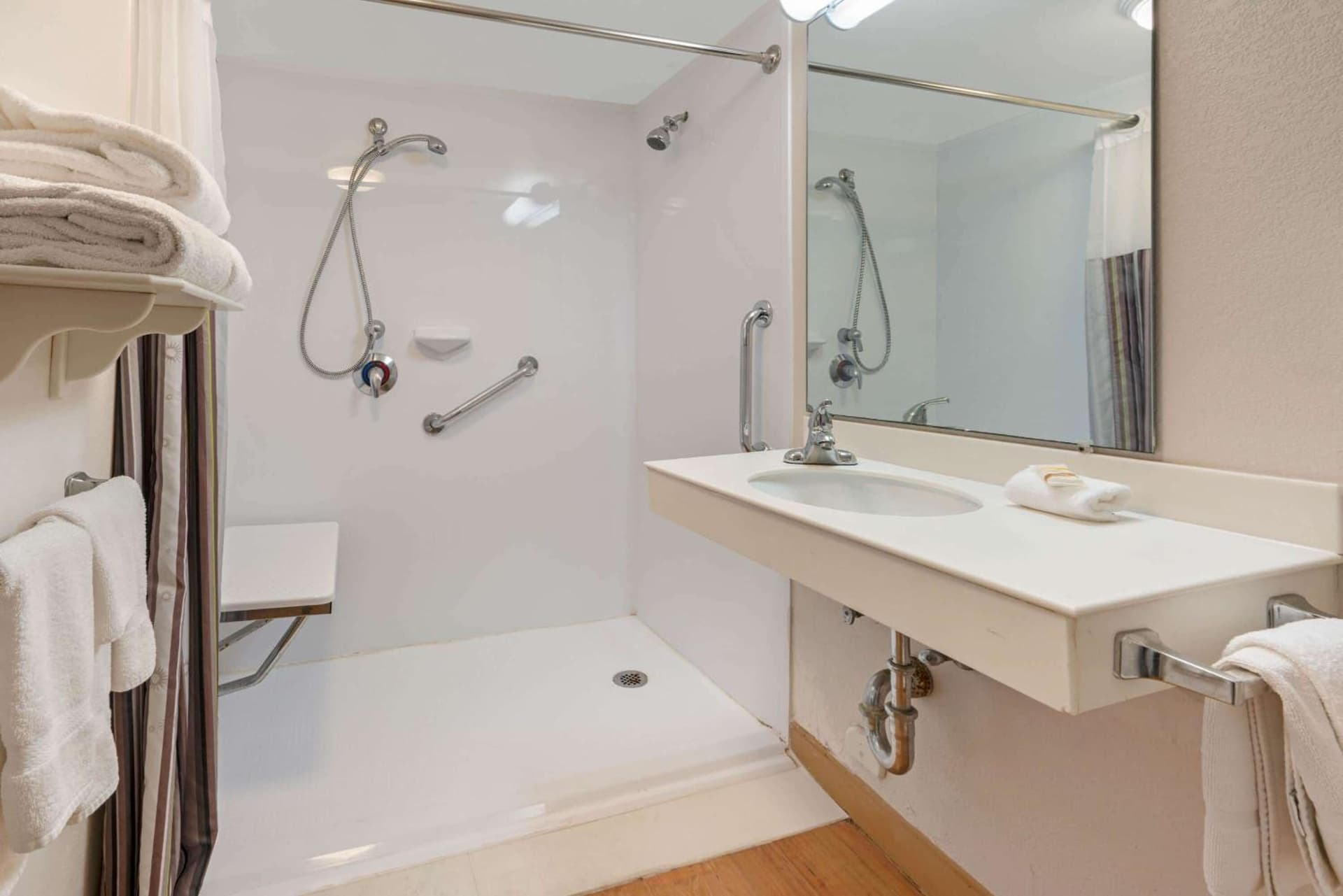 La Quinta Inn by Wyndham Phoenix Sky Harbor Airport gallery photo in Tempe, AZ — image 7