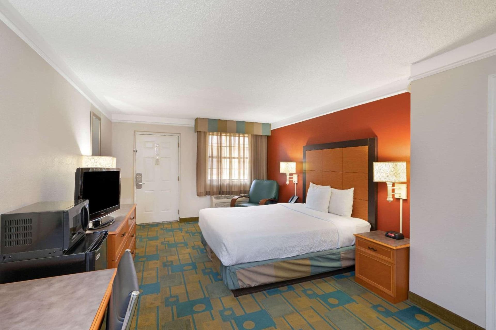 La Quinta Inn by Wyndham Phoenix Sky Harbor Airport gallery photo in Tempe, AZ — image 27