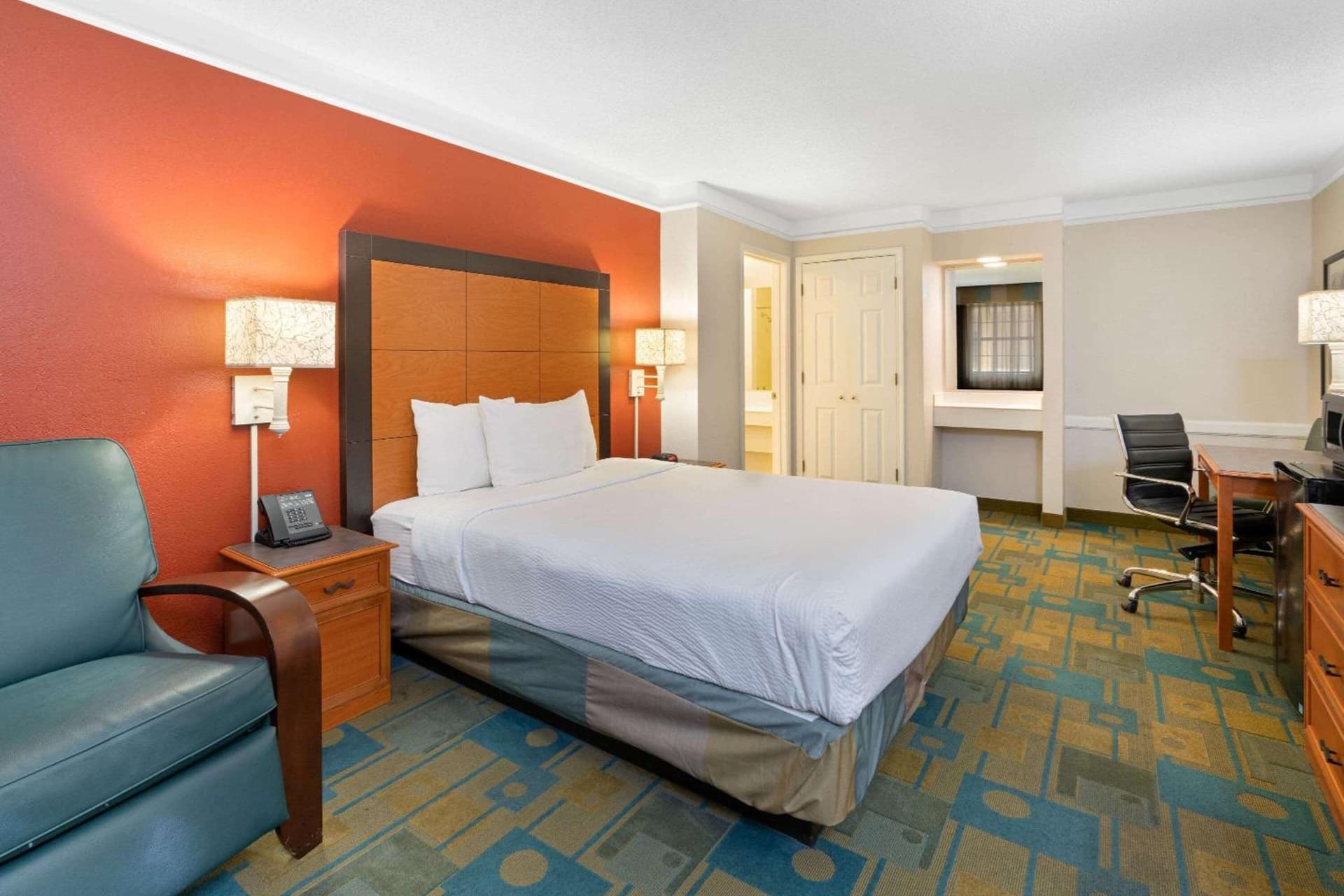 La Quinta Inn by Wyndham Phoenix Sky Harbor Airport gallery photo in Tempe, AZ — image 37