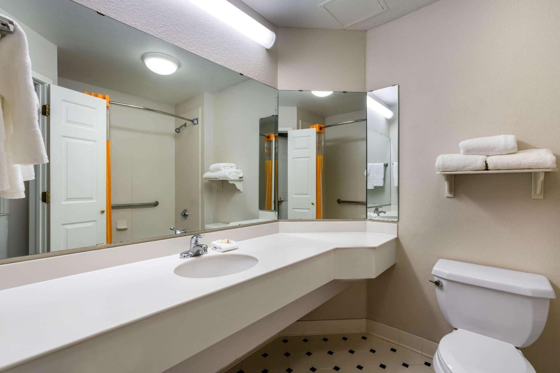 La Quinta by Wyndham Phoenix West Peoria gallery photo in Peoria, AZ — image 12