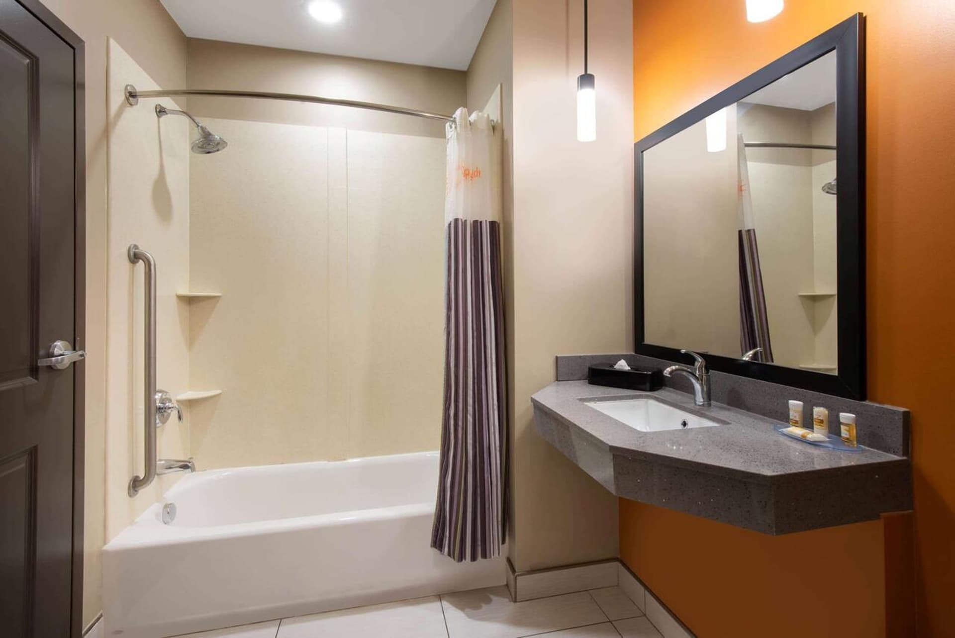 La Quinta by Wyndham Harrisburg-Hershey gallery photo in Harrisburg, PA — image 11