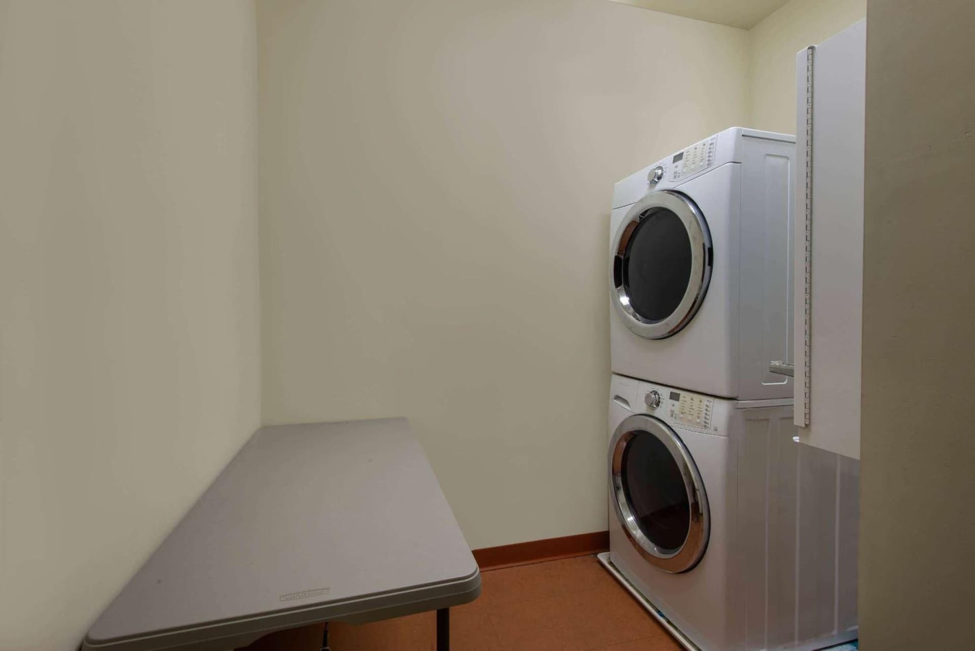 La Quinta by Wyndham Harrisburg-Hershey interior in Harrisburg, PA — gallery photo 2
