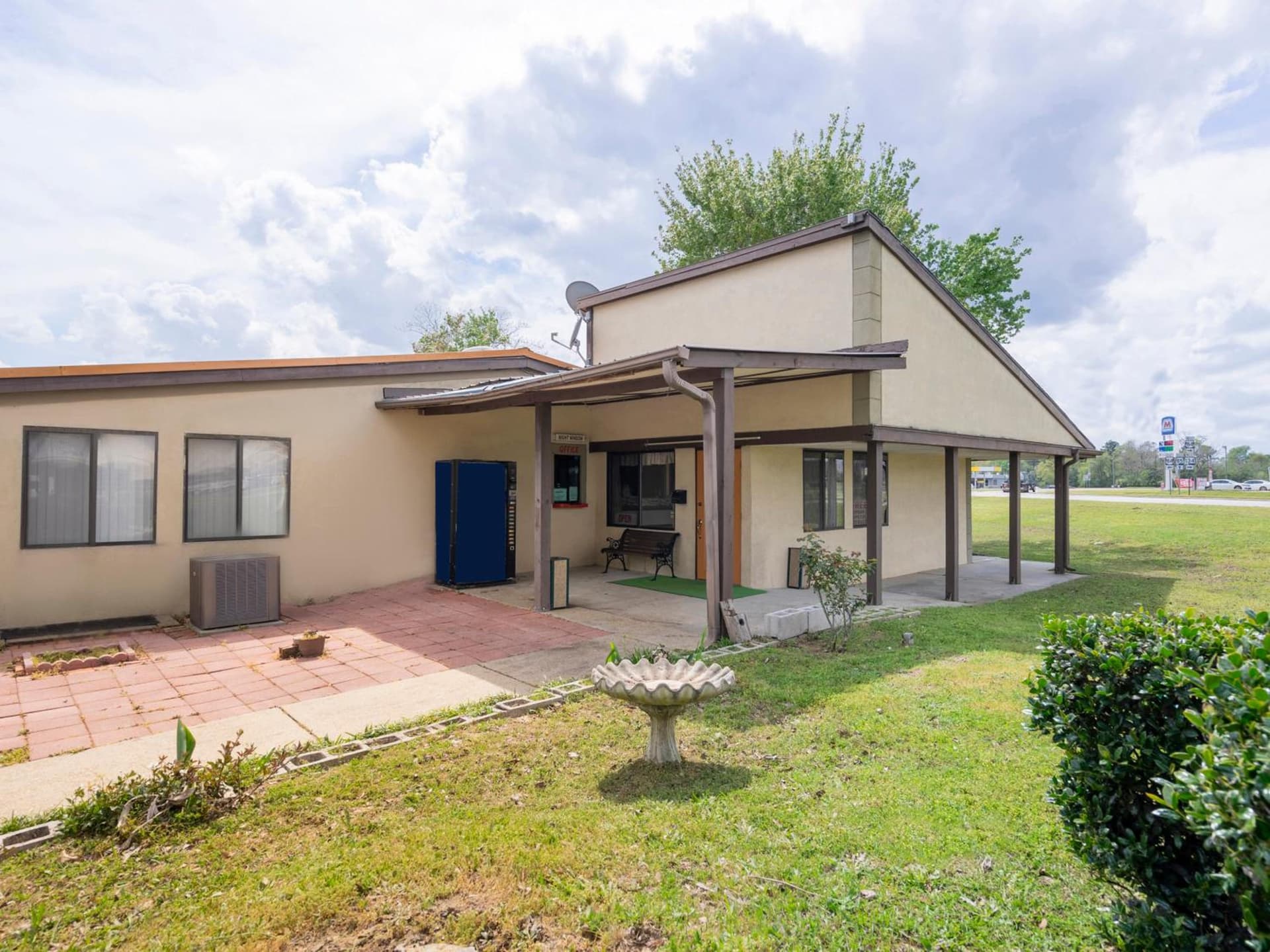 OYO Hotel Daleville AL Hwy 84 featured exterior or lobby in Daleville, AL — similar hotel