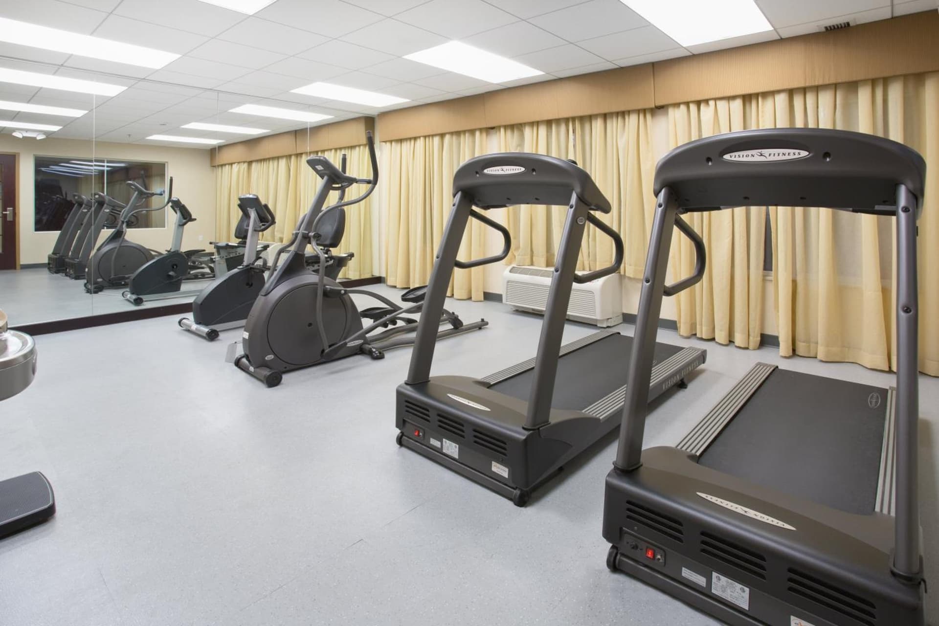 Holiday Inn Express Hotel & Suites Minot South by IHG property views in Minot, ND — gallery photo 3