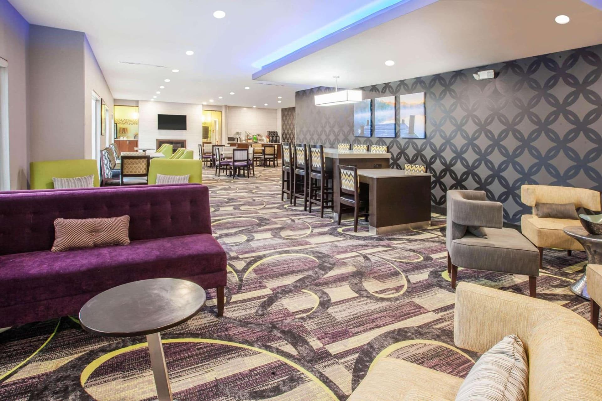 La Quinta Inn & Suites by Wyndham Elkhart property views in Elkhart, IN — gallery photo 3