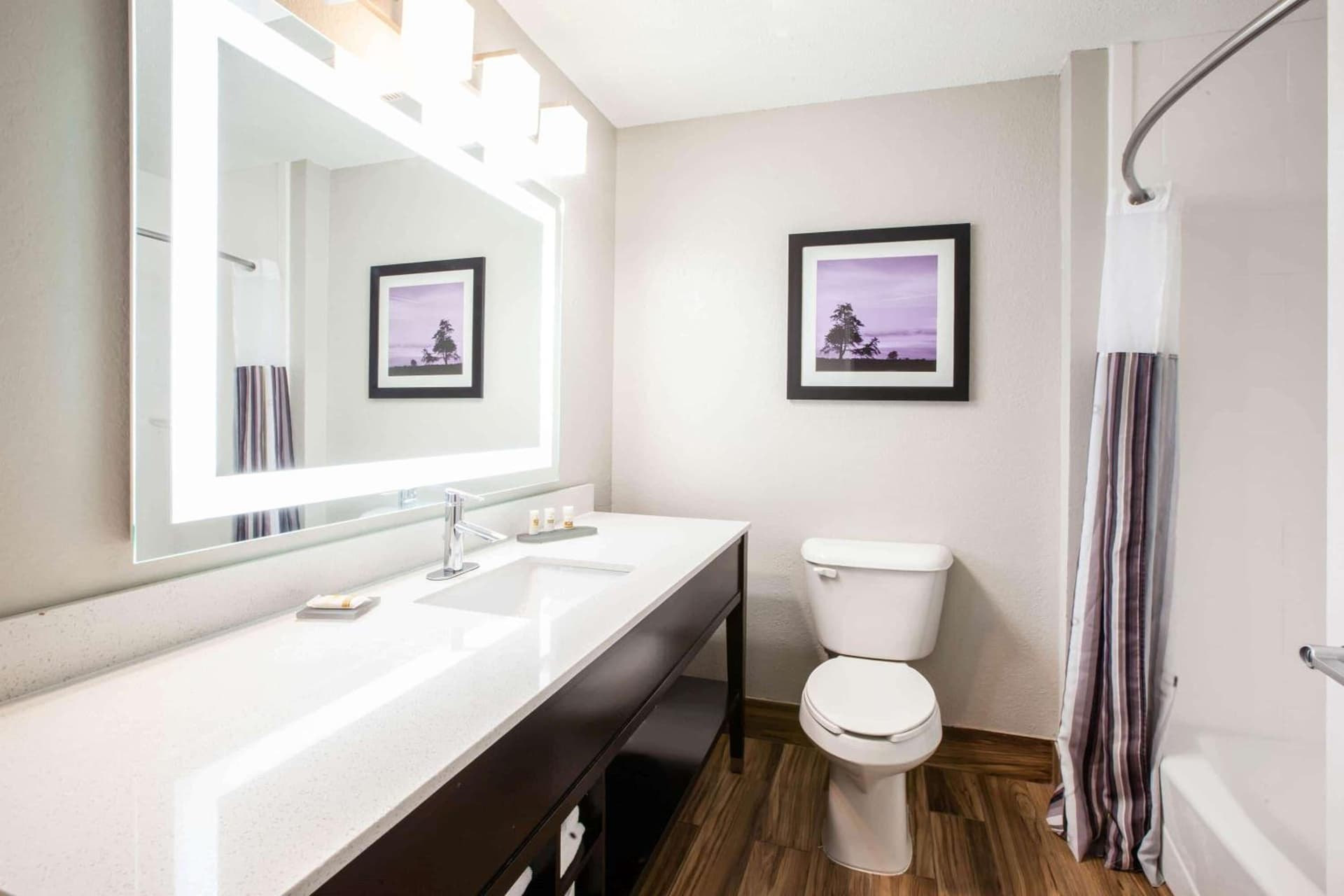La Quinta Inn & Suites by Wyndham Elkhart gallery photo in Elkhart, IN — image 20