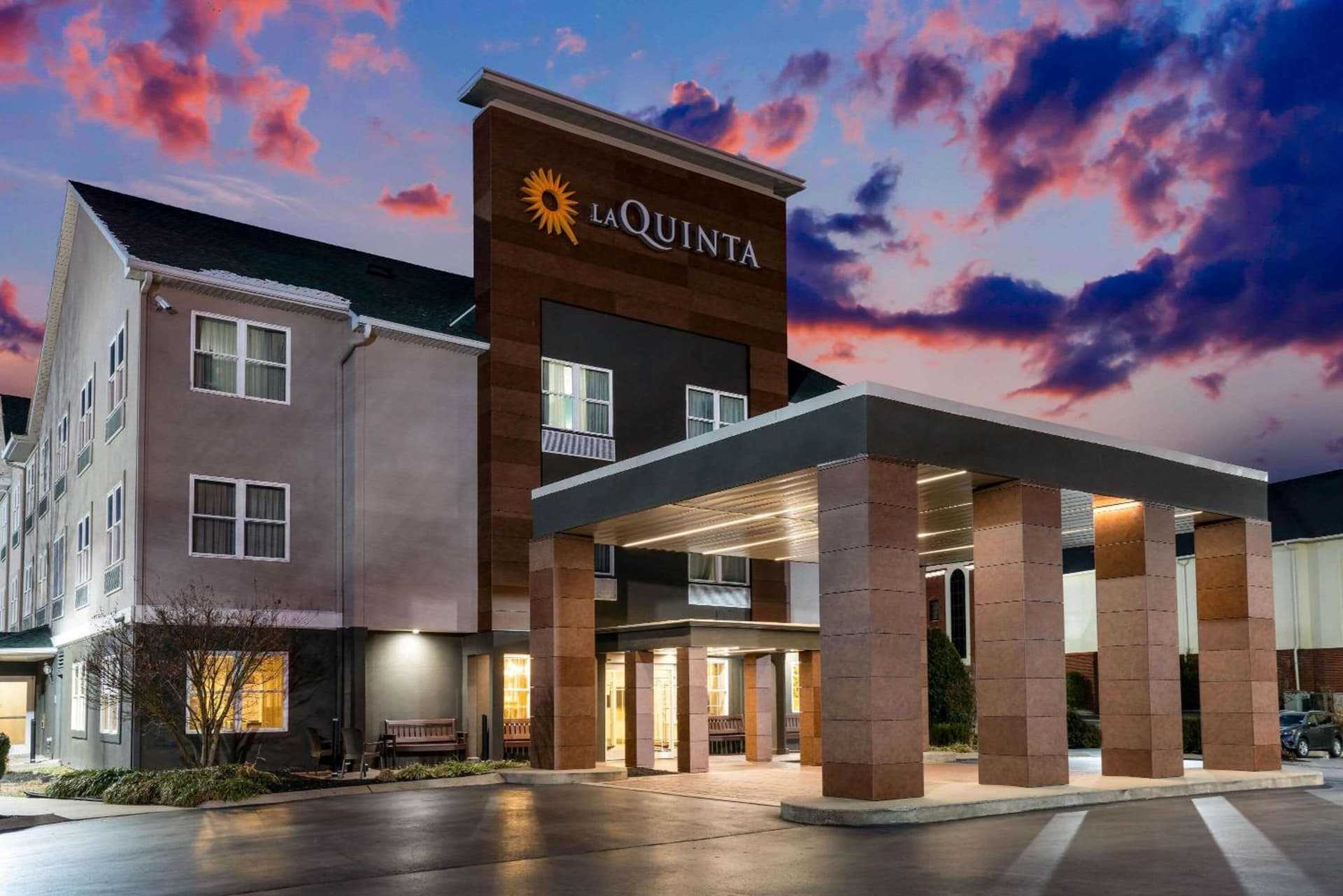 La Quinta by Wyndham Lebanon interior in Lebanon, TN — gallery photo 2
