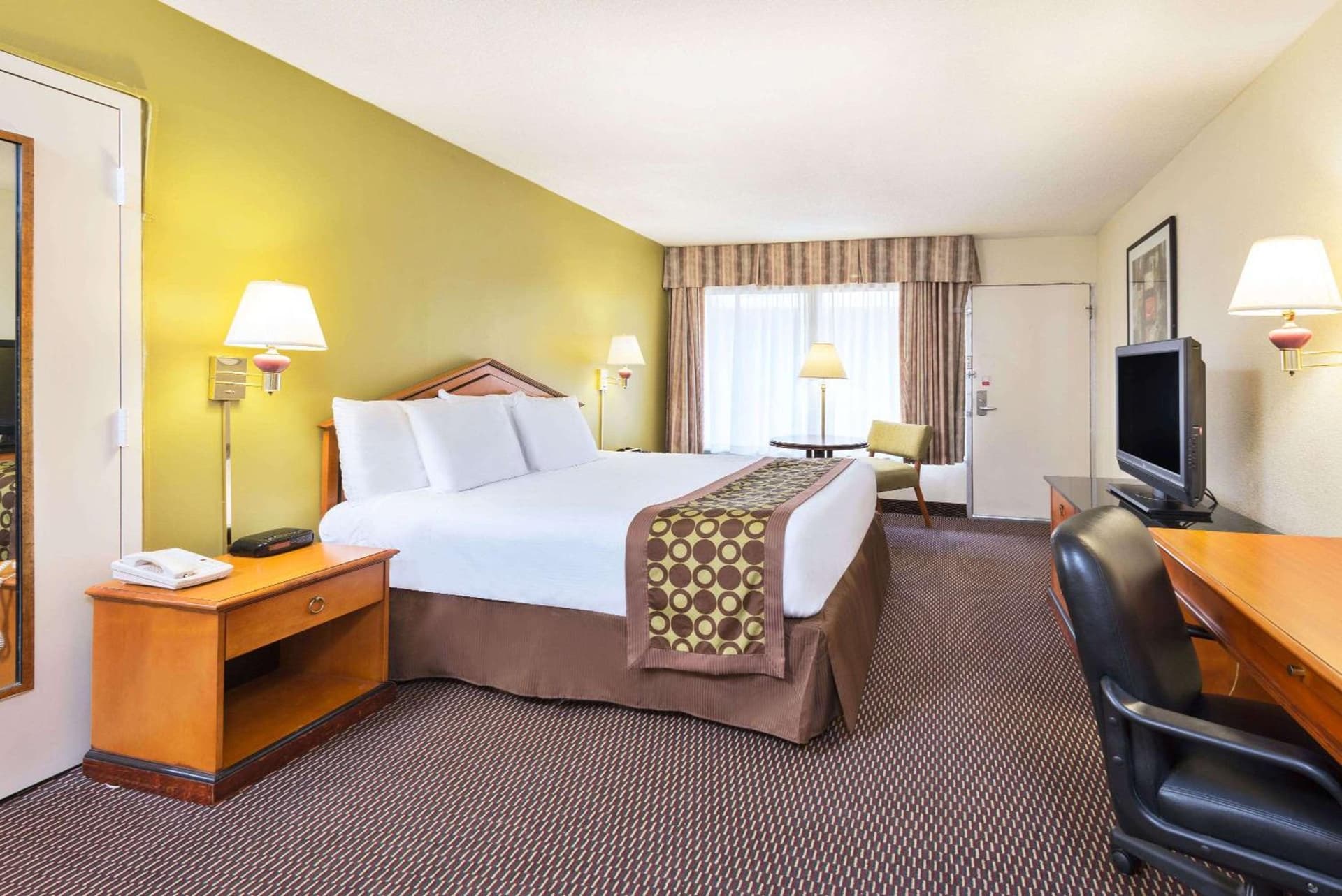 Ramada by Wyndham Pikesville/Baltimore North property views in Pikesville, MD — gallery photo 3