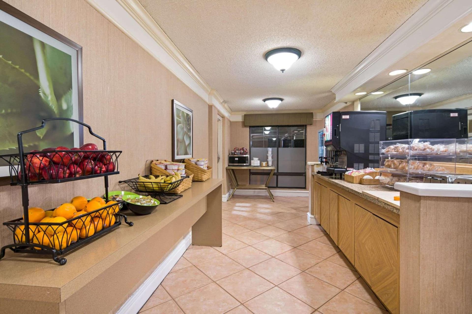 La Quinta Inn by Wyndham San Diego - Miramar gallery photo in Sabre Springs, CA — image 8