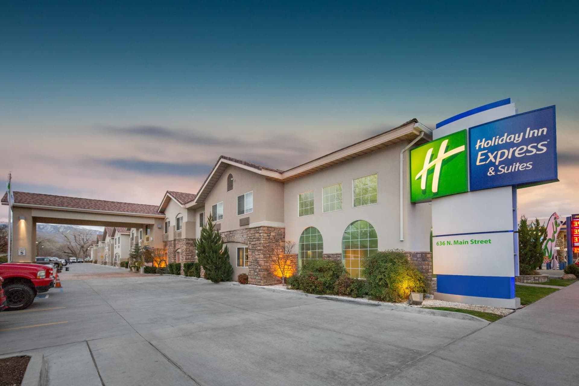 Holiday Inn Express Hotel & Suites Bishop by IHG featured exterior or lobby in Bishop, CA — similar hotel
