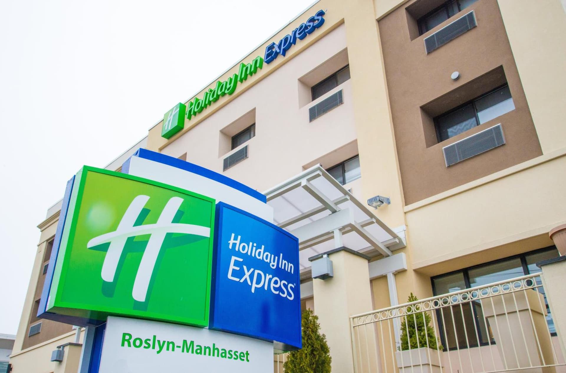 Best Western Roslyn-Long Island Hotel featured exterior or lobby in Roslyn, NY — similar hotel