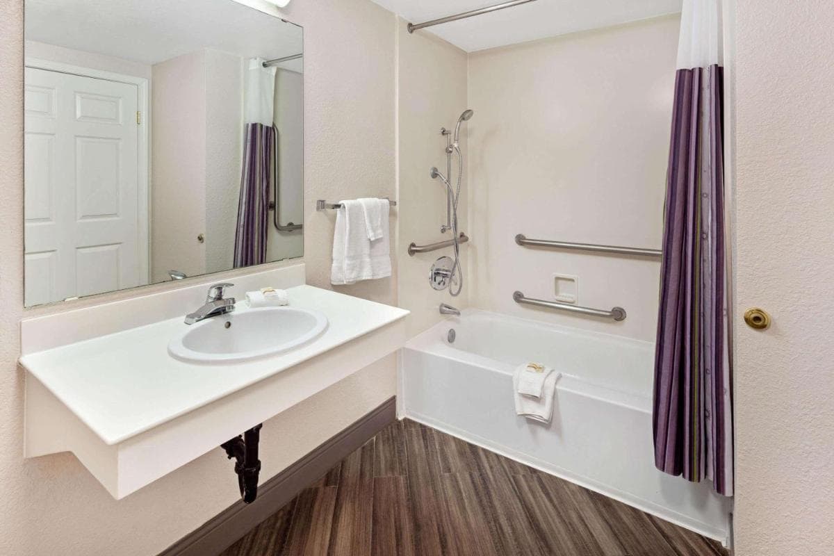 La Quinta Inn by Wyndham Ventura gallery photo in Ventura, CA — image 33