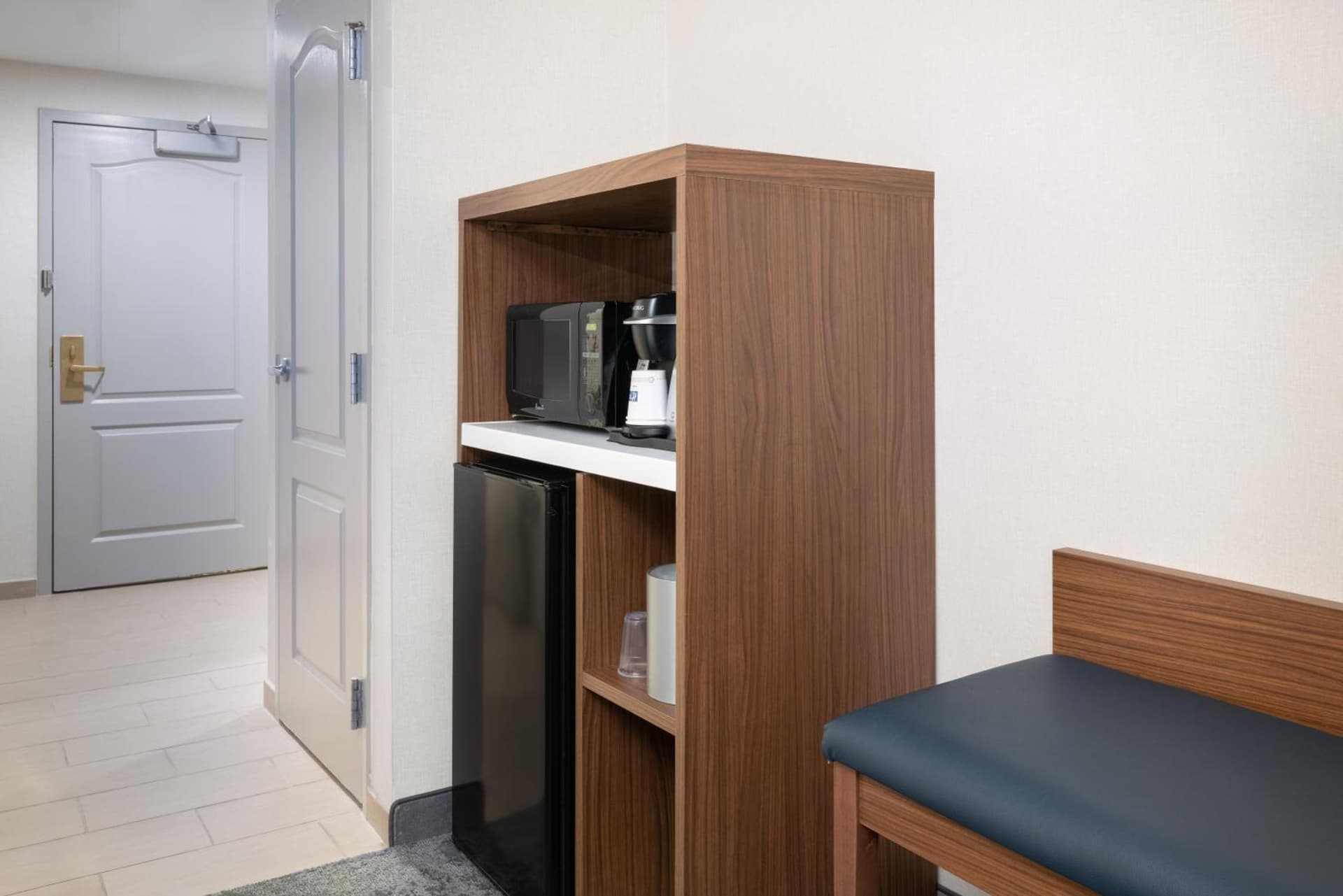Holiday Inn Express & Suites Boston - Cambridge by IHG interior in Cambridge, MA — gallery photo 2
