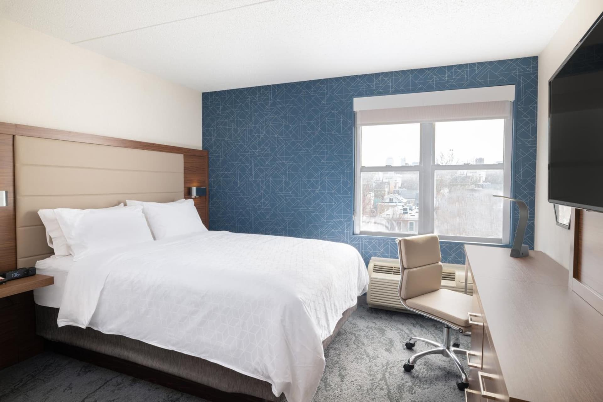 Holiday Inn Express & Suites Boston - Cambridge by IHG gallery photo in Cambridge, MA — image 43