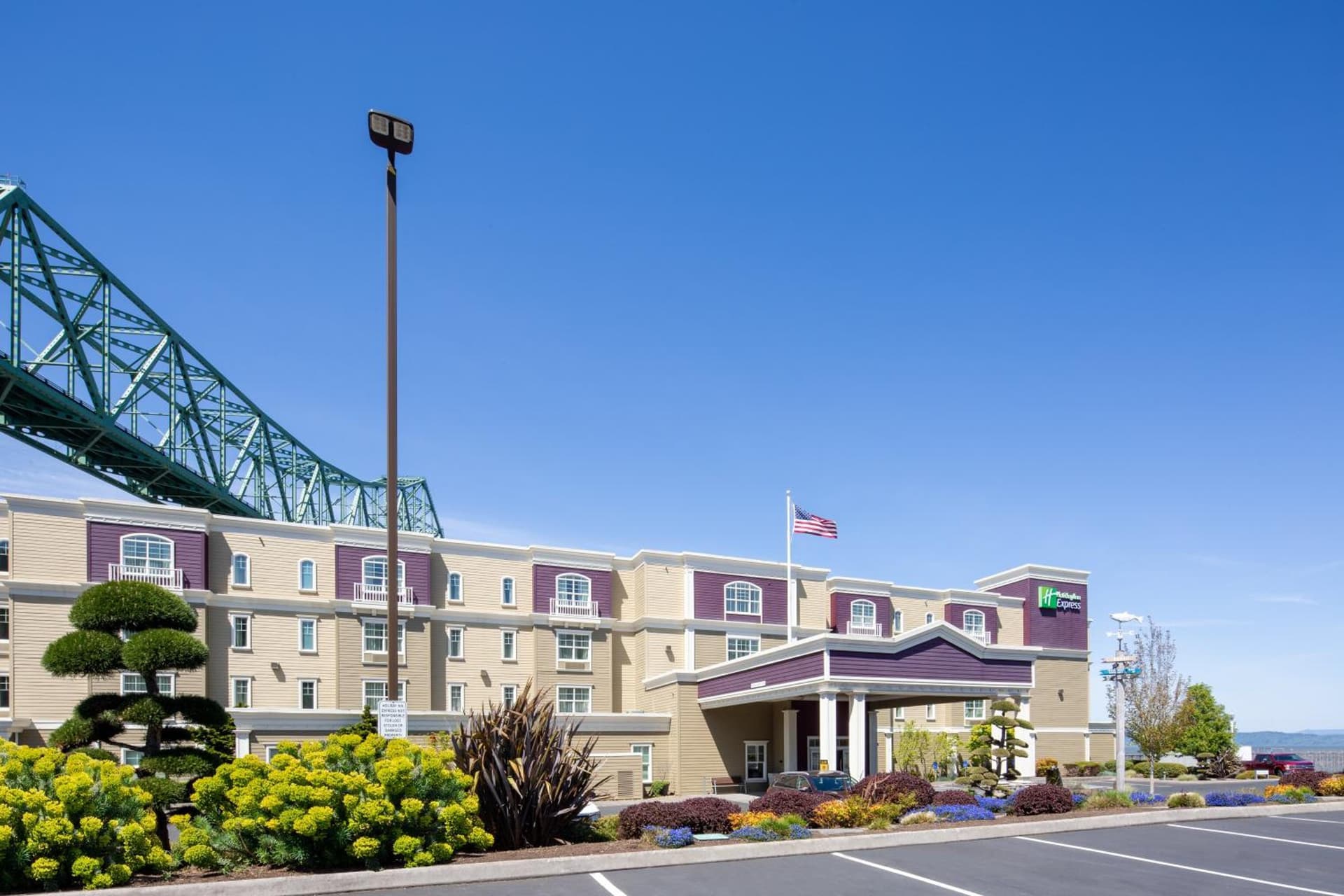 Holiday Inn Express Hotel & Suites Astoria by IHG featured exterior or lobby in Astoria, Oregon, OR — similar hotel