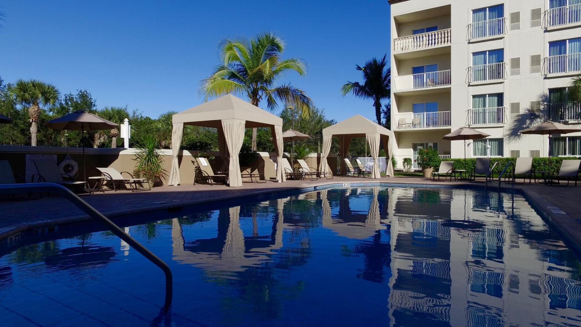 Holiday Inn Express & Suites Naples Downtown - 5th Avenue by IHG gallery photo in Naples, FL — image 56