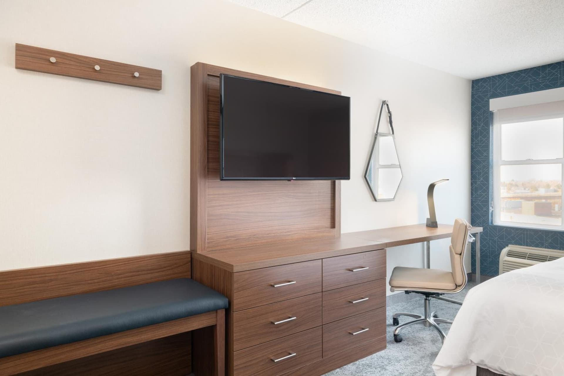 Holiday Inn Express & Suites Boston - Cambridge by IHG gallery photo in Cambridge, MA — image 25