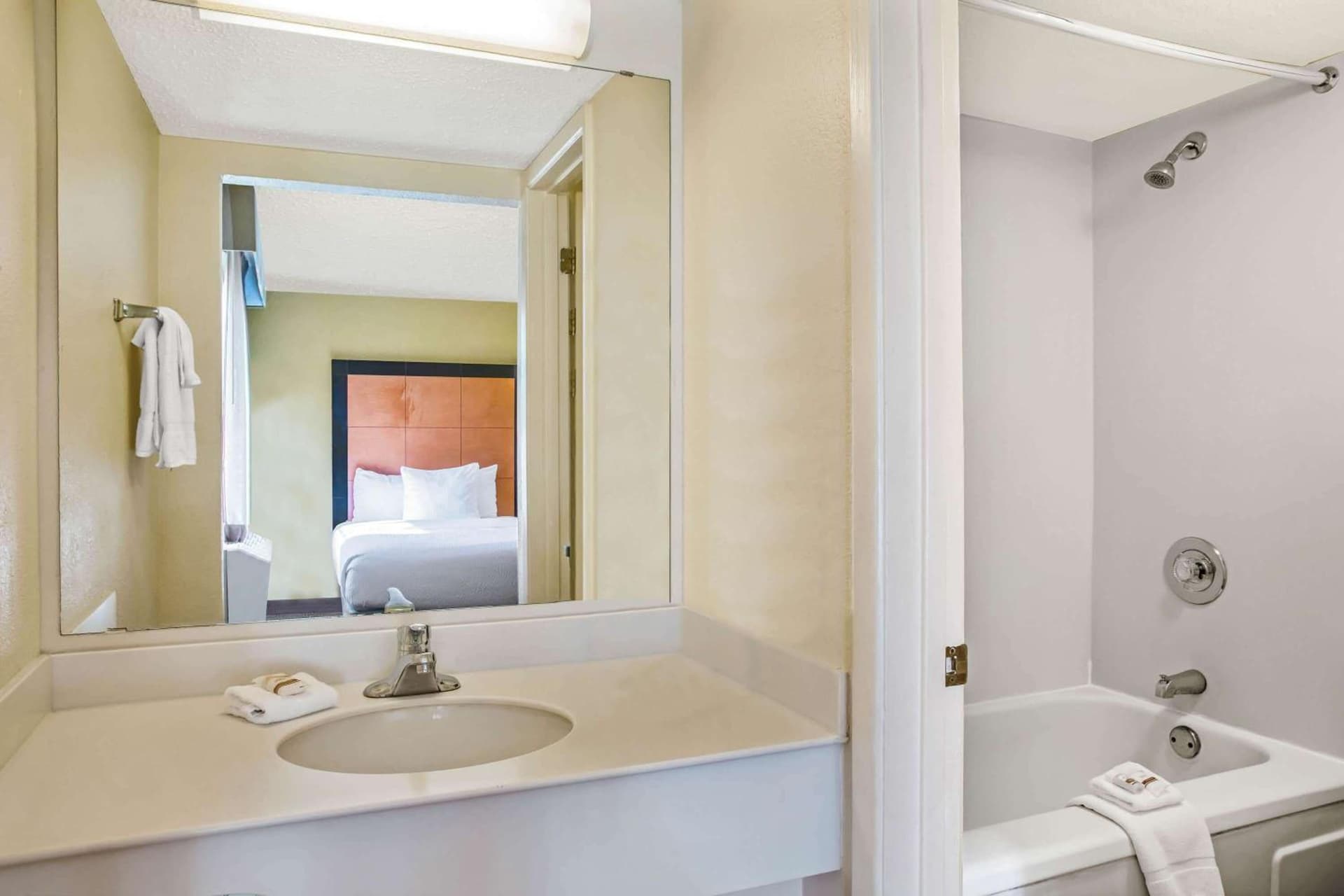 La Quinta Inn by Wyndham Killeen - Fort Hood gallery photo in Killeen, TX — image 18