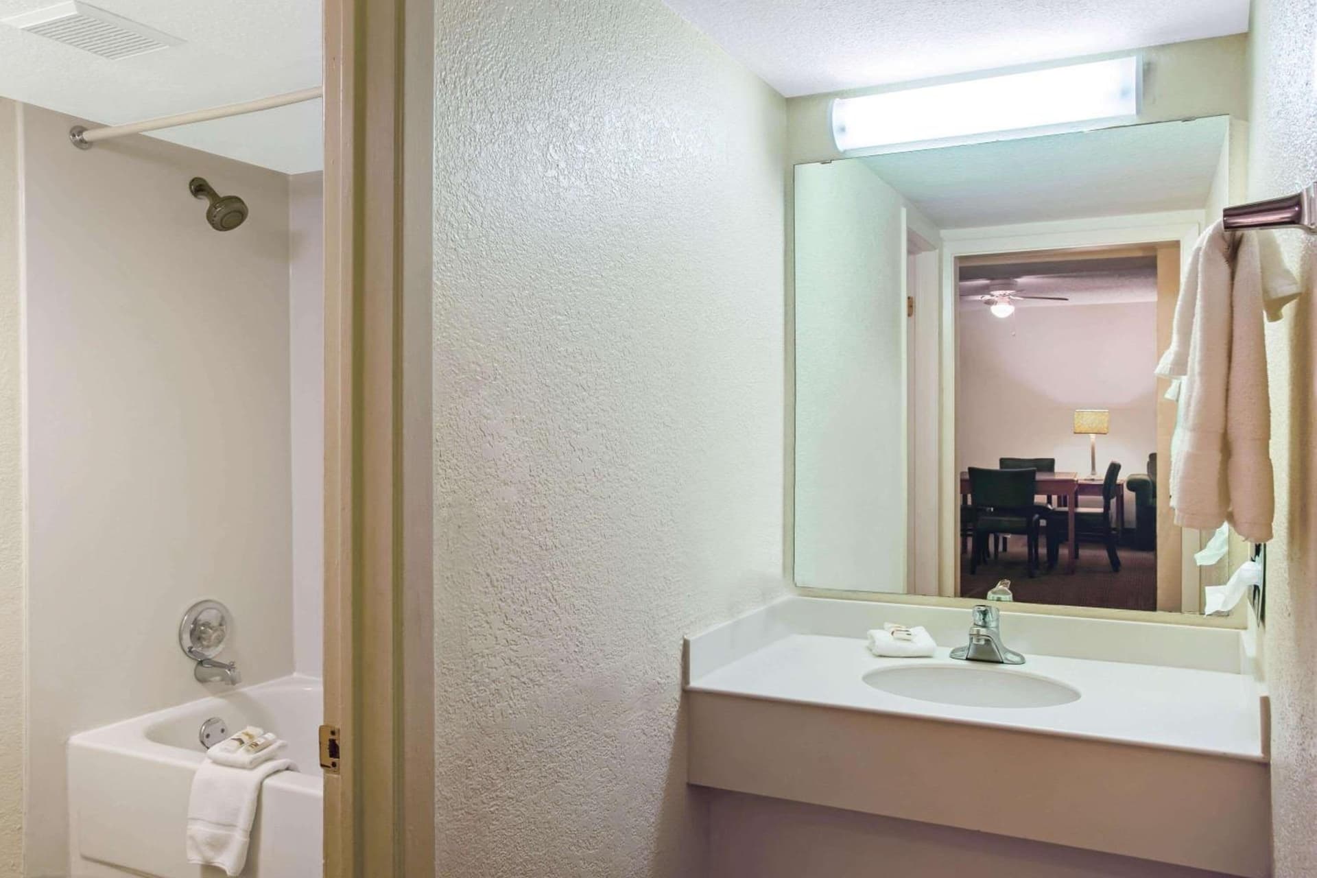 La Quinta Inn by Wyndham Killeen - Fort Hood gallery photo in Killeen, TX — image 26