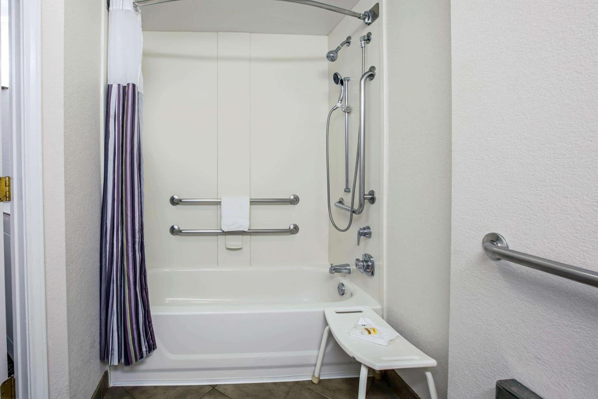 La Quinta by Wyndham Dallas Arlington South gallery photo in Arlington, TX — image 10