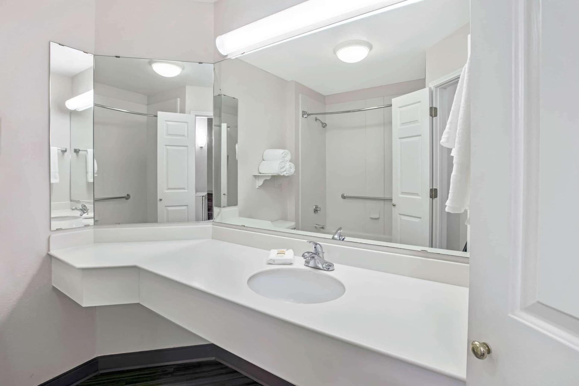 La Quinta by Wyndham Dallas Arlington South gallery photo in Arlington, TX — image 13