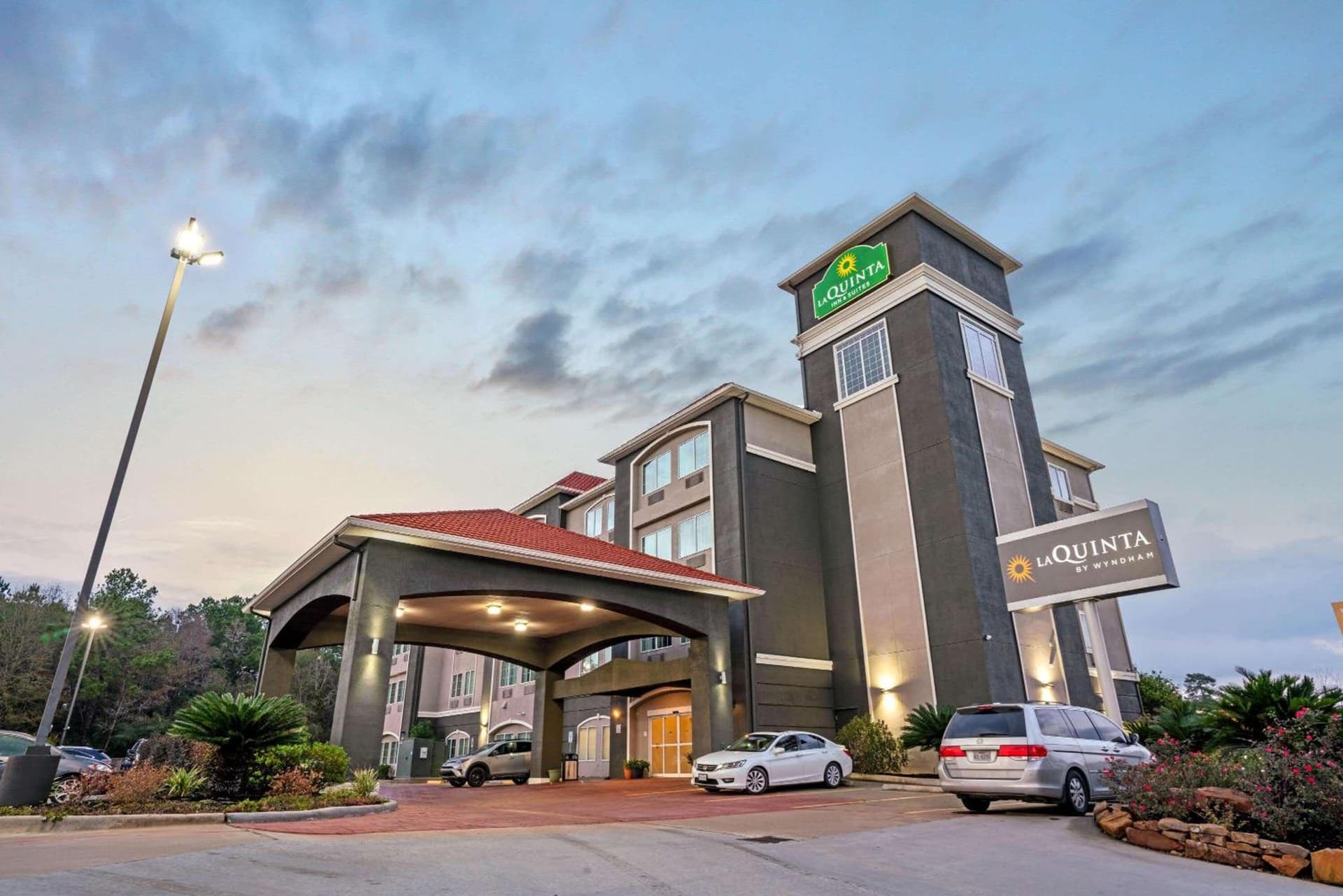 La Quinta by Wyndham Houston - Magnolia gallery photo in The Woodlands, TX — image 4