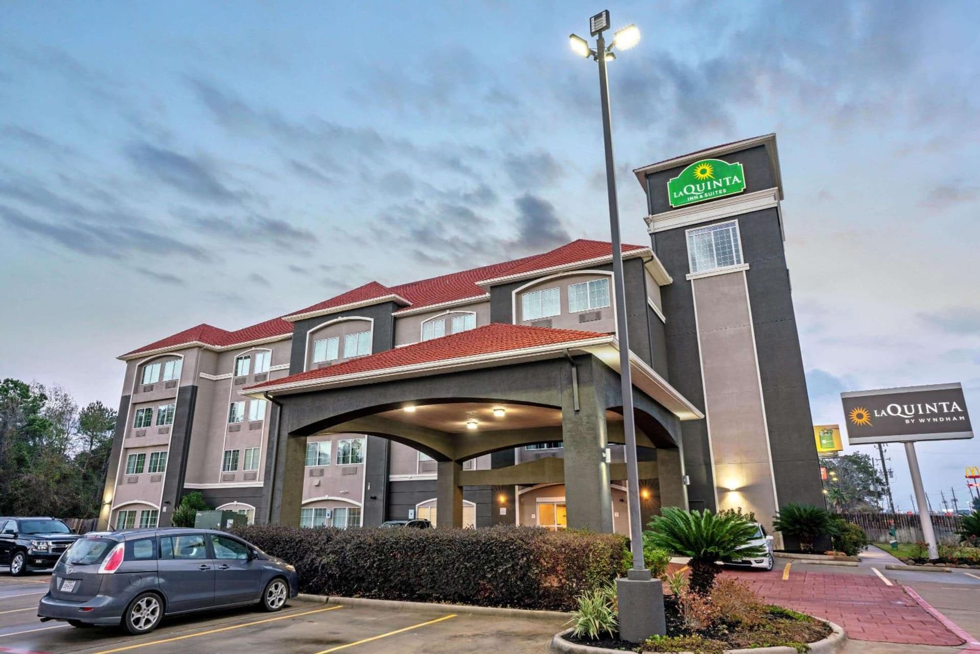 La Quinta by Wyndham Houston - Magnolia featured exterior or lobby in The Woodlands, TX — similar hotel