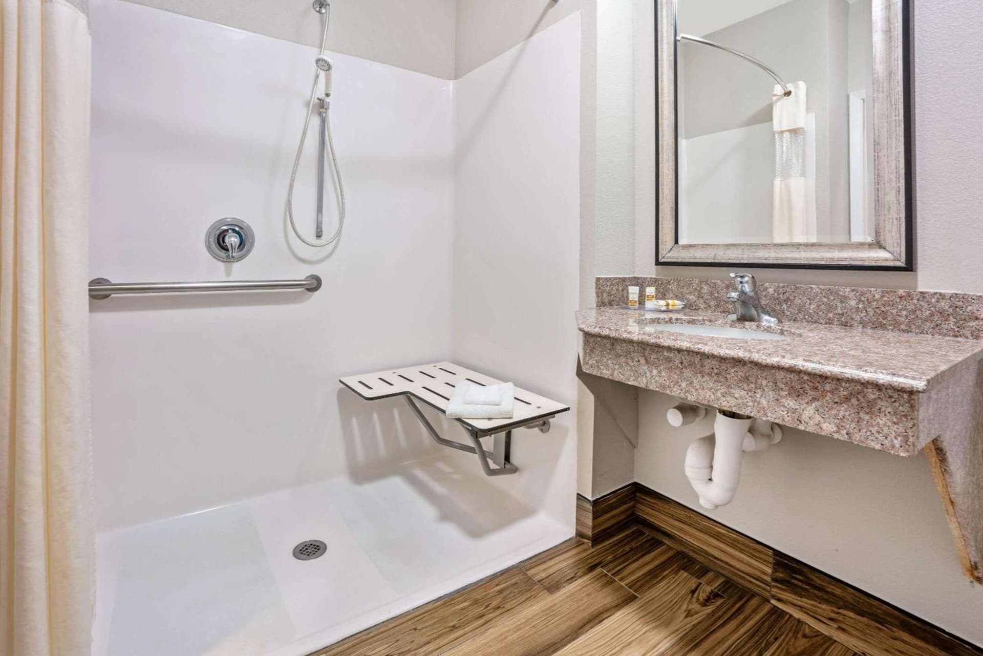 La Quinta by Wyndham Houston - Magnolia gallery photo in The Woodlands, TX — image 39