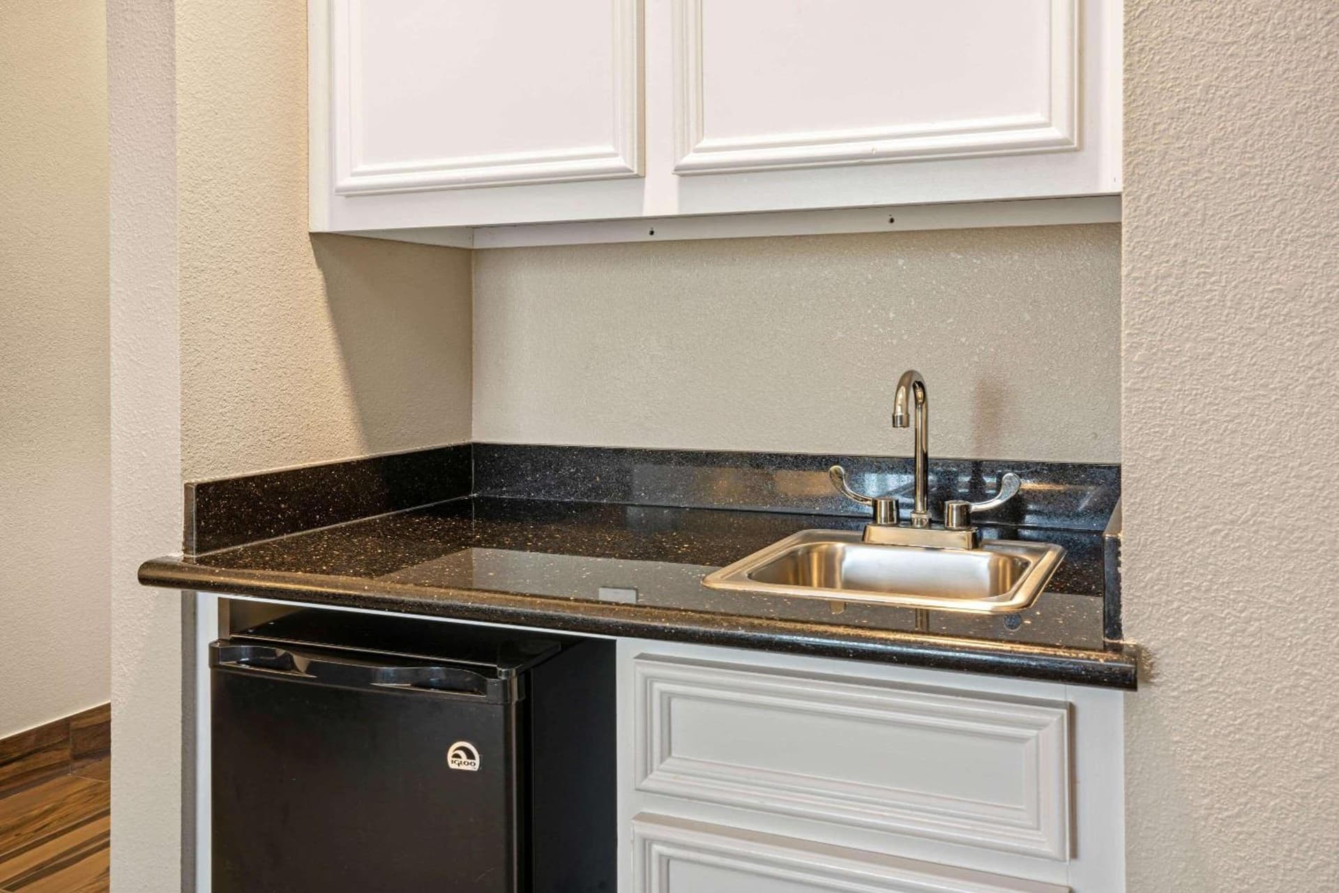 La Quinta by Wyndham Houston - Magnolia gallery photo in The Woodlands, TX — image 19
