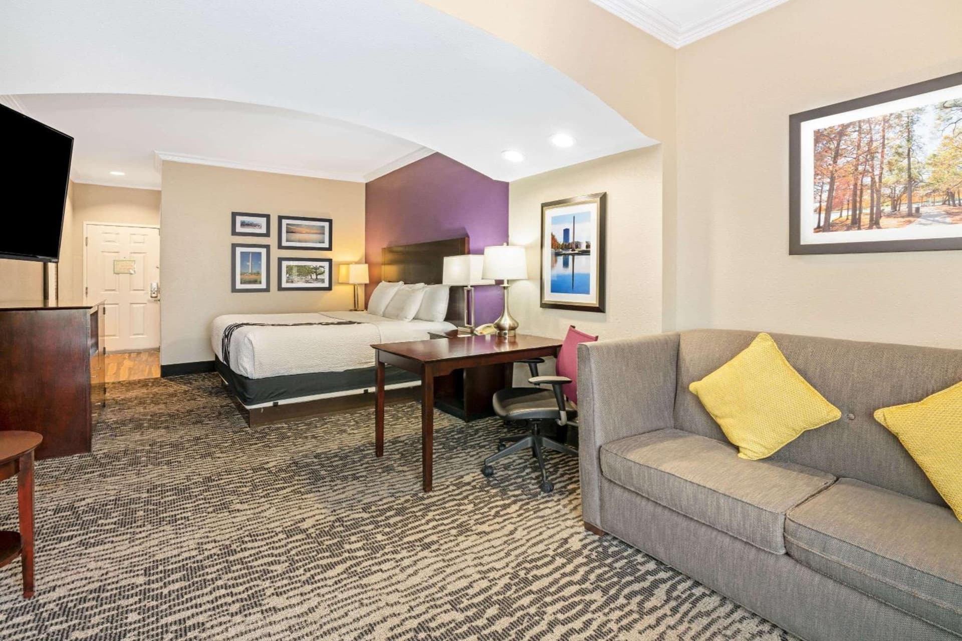 La Quinta by Wyndham Houston - Magnolia gallery photo in The Woodlands, TX — image 29