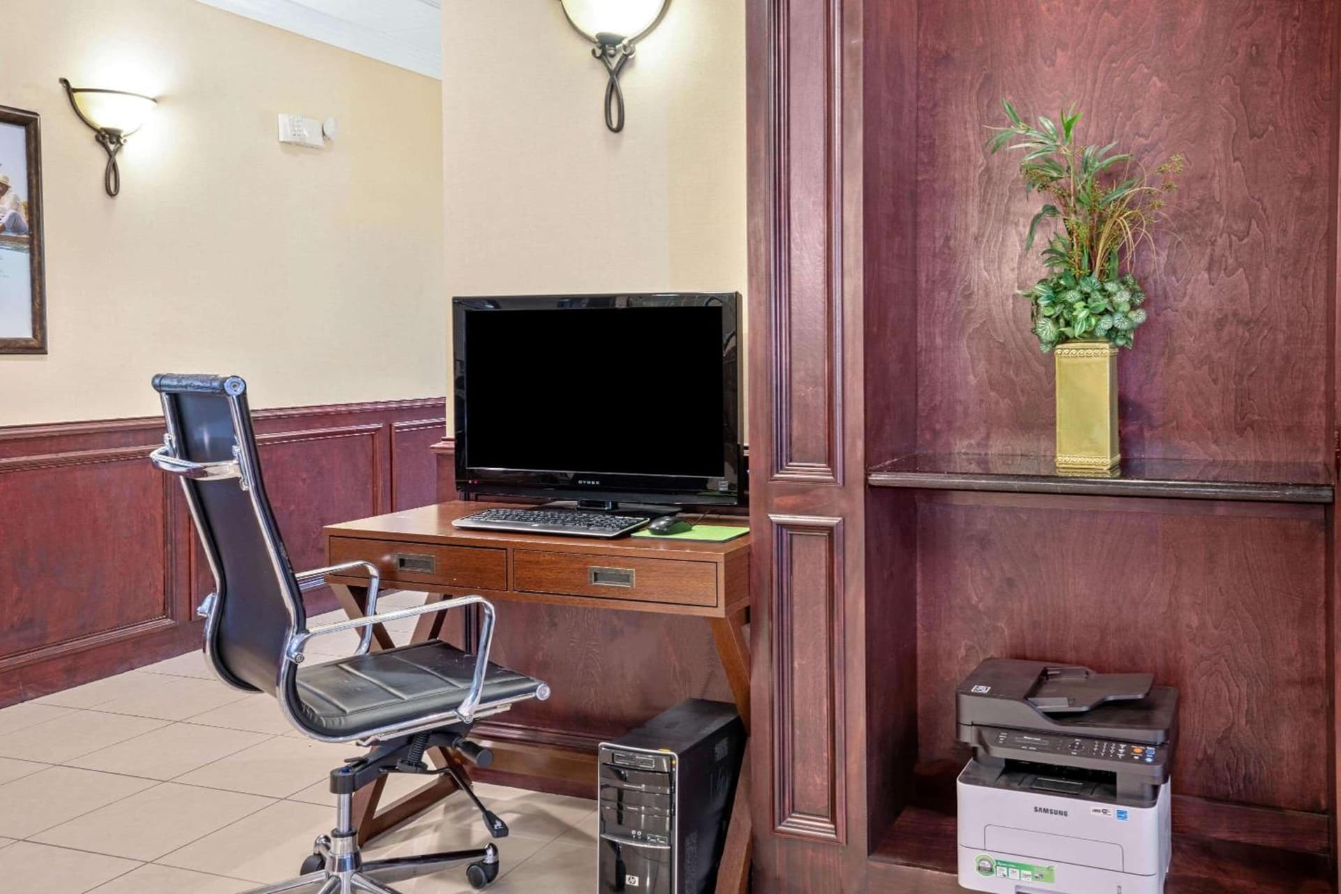 La Quinta by Wyndham Houston - Magnolia gallery photo in The Woodlands, TX — image 35