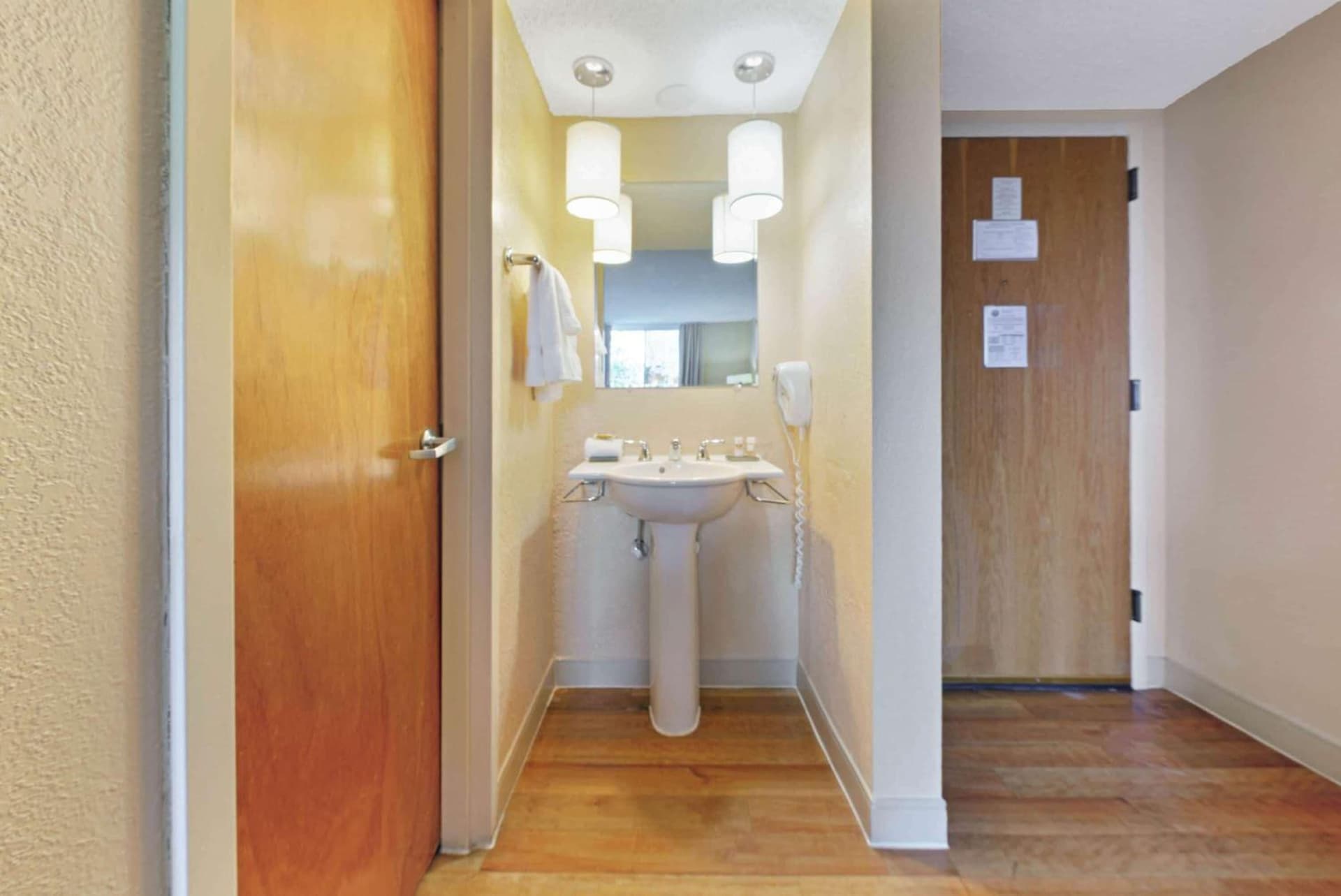 La Quinta by Wyndham Coral Springs South gallery photo in Coral Springs, FL — image 19