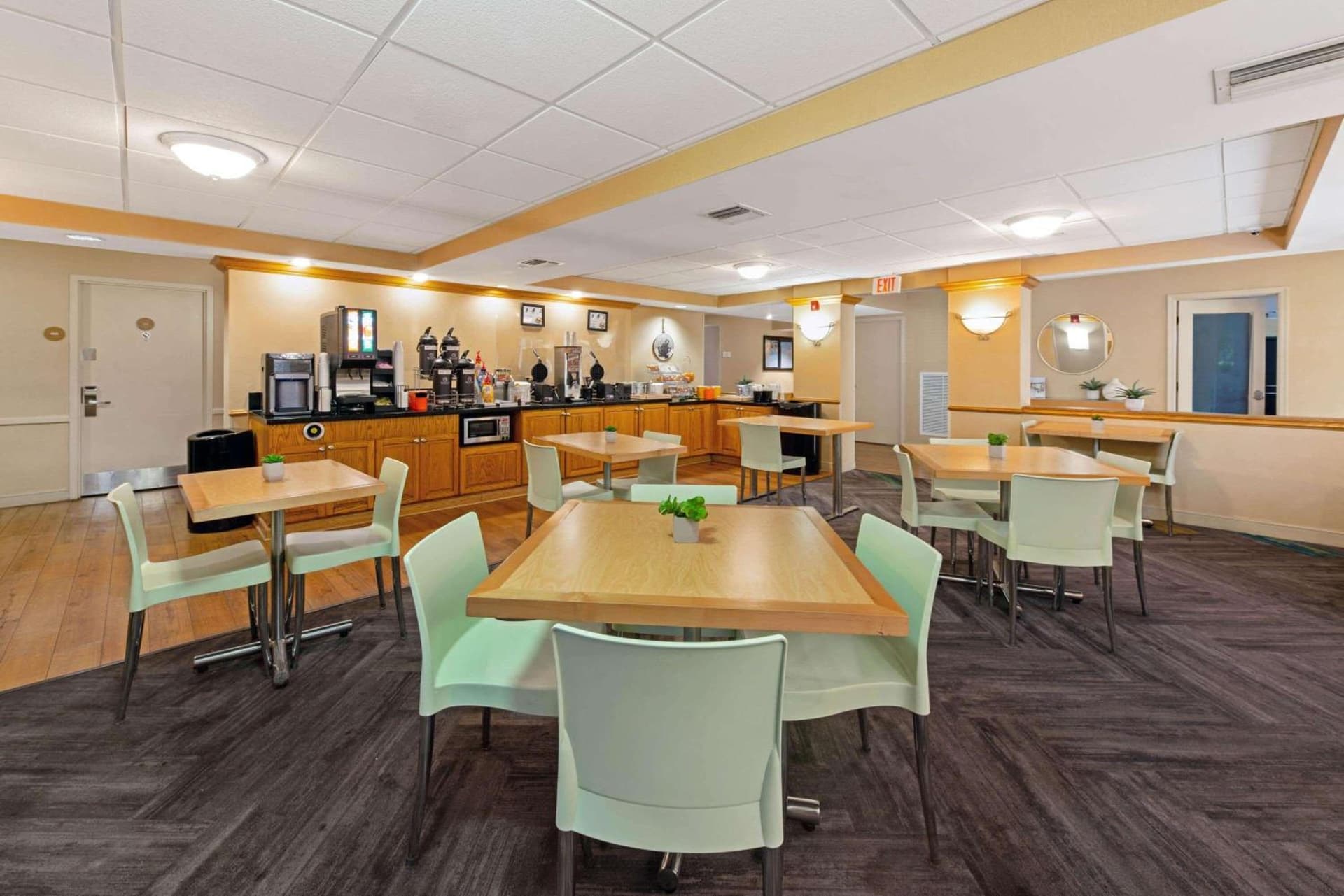 La Quinta by Wyndham Coral Springs South gallery photo in Coral Springs, FL — image 25