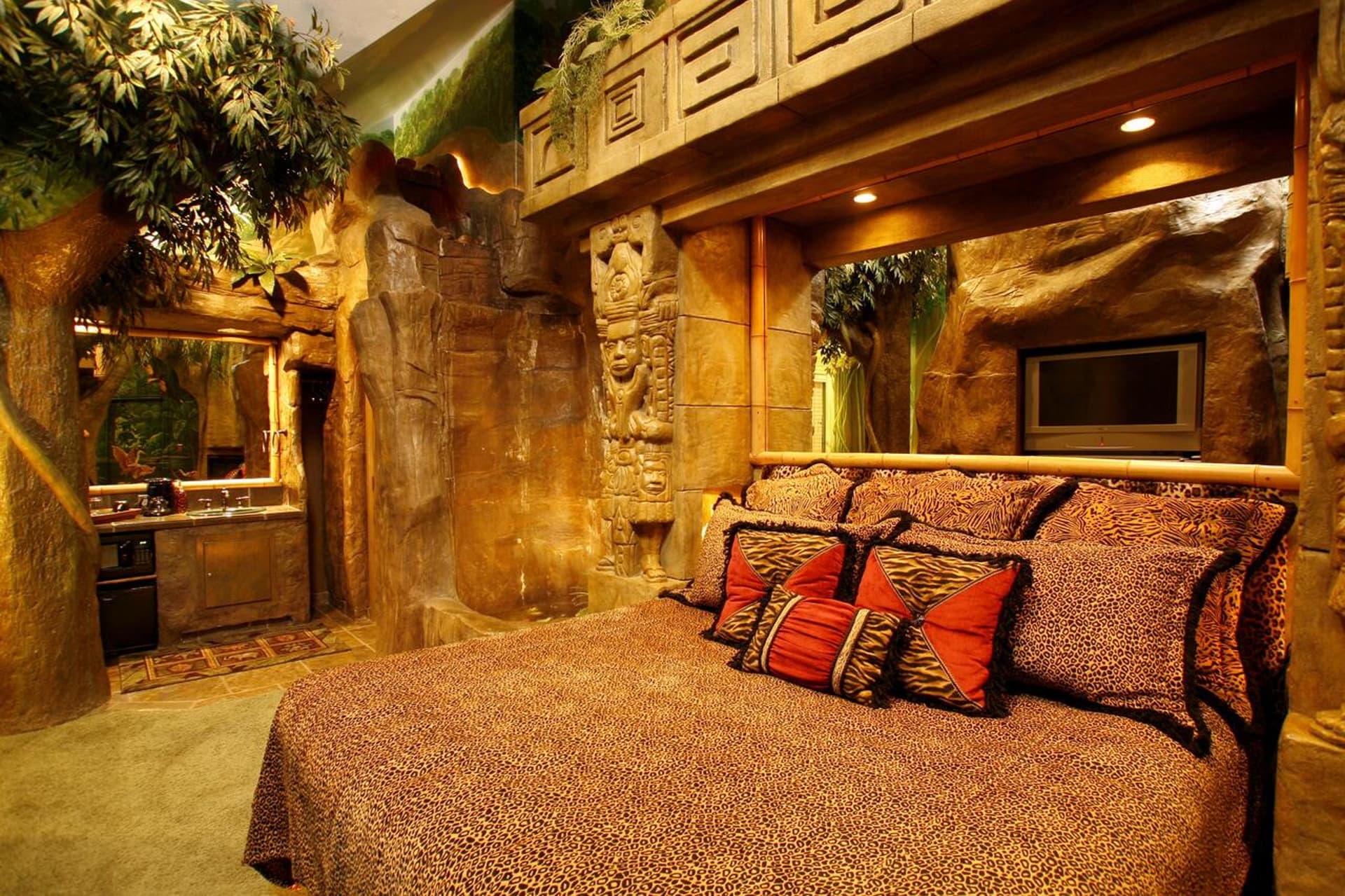 Black Swan Inn Luxurious Theme Rooms property views in Pocatello, ID — gallery photo 3