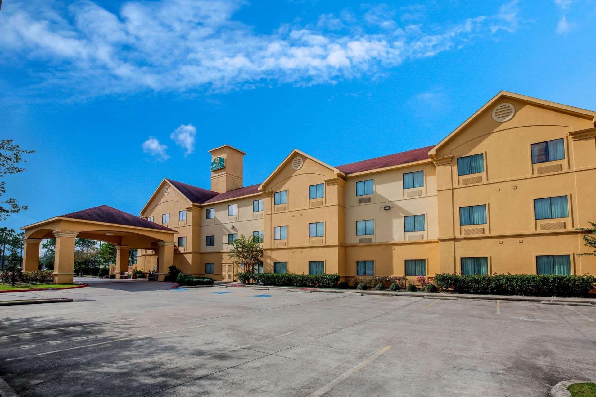 La Quinta by Wyndham Pasadena interior in Pasadena, TX — gallery photo 2