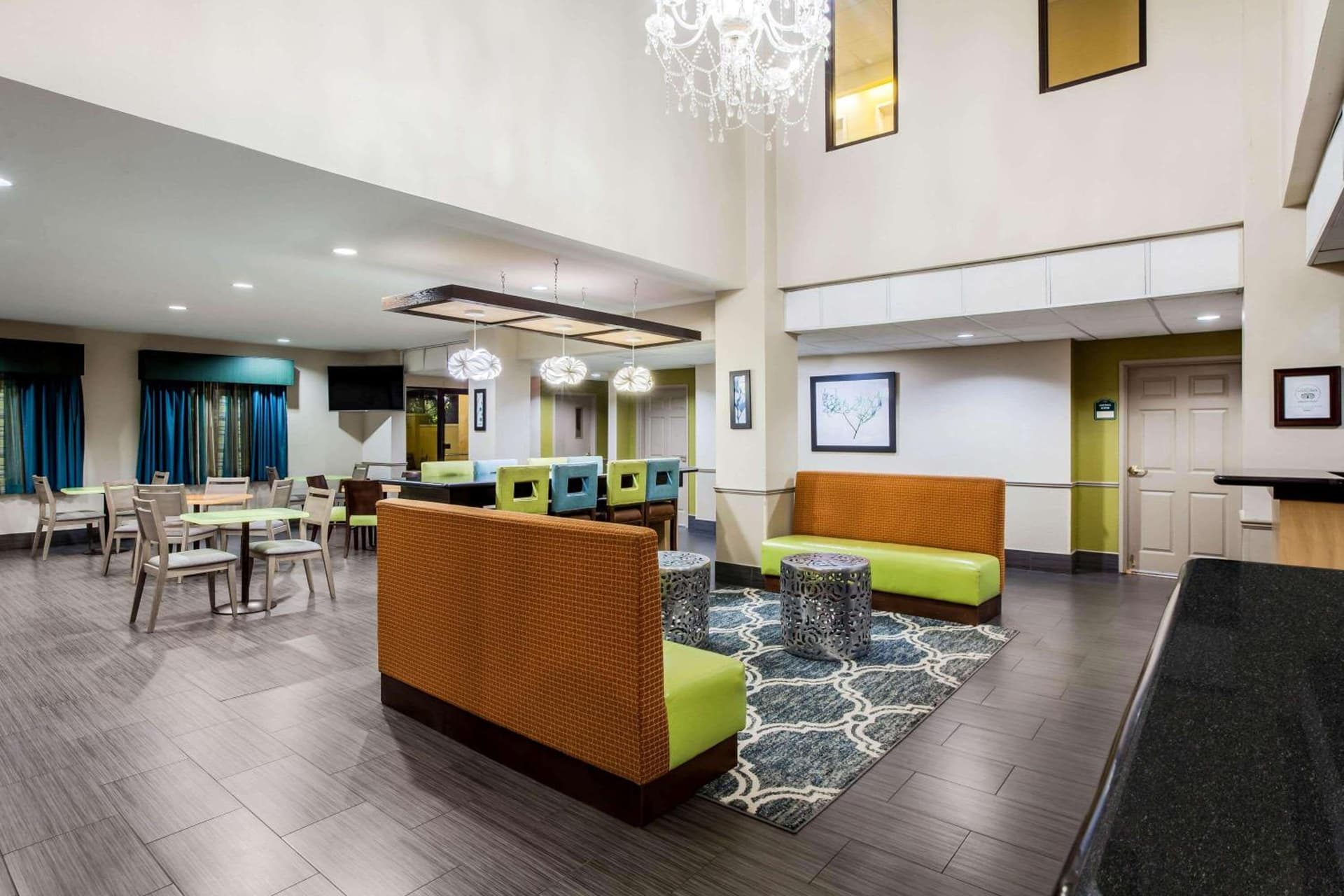 La Quinta by Wyndham Pasadena interior in Pasadena, TX — gallery photo 2