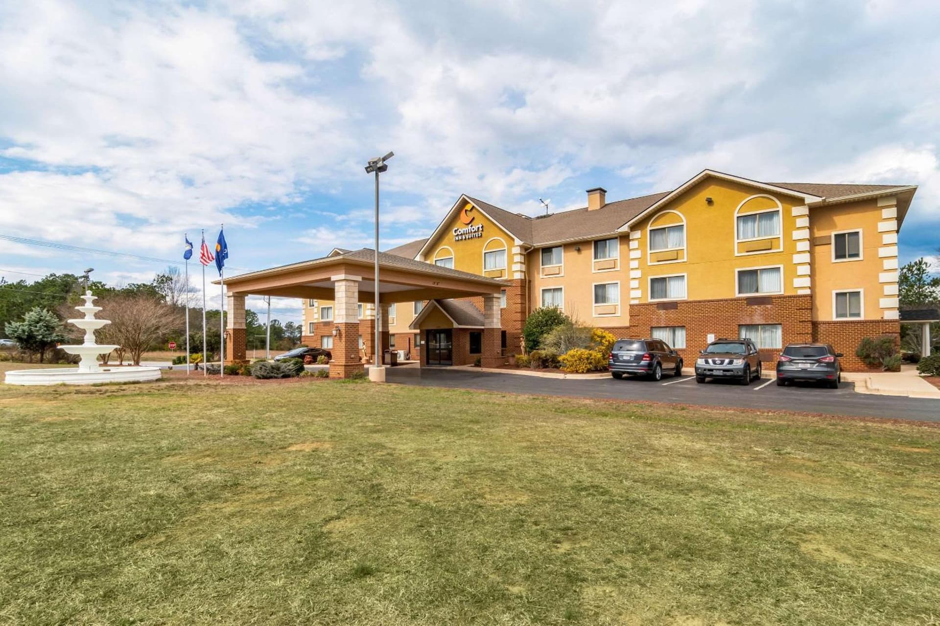Comfort Inn & Suites South Hill I-85 interior in South Hill, VA — gallery photo 2