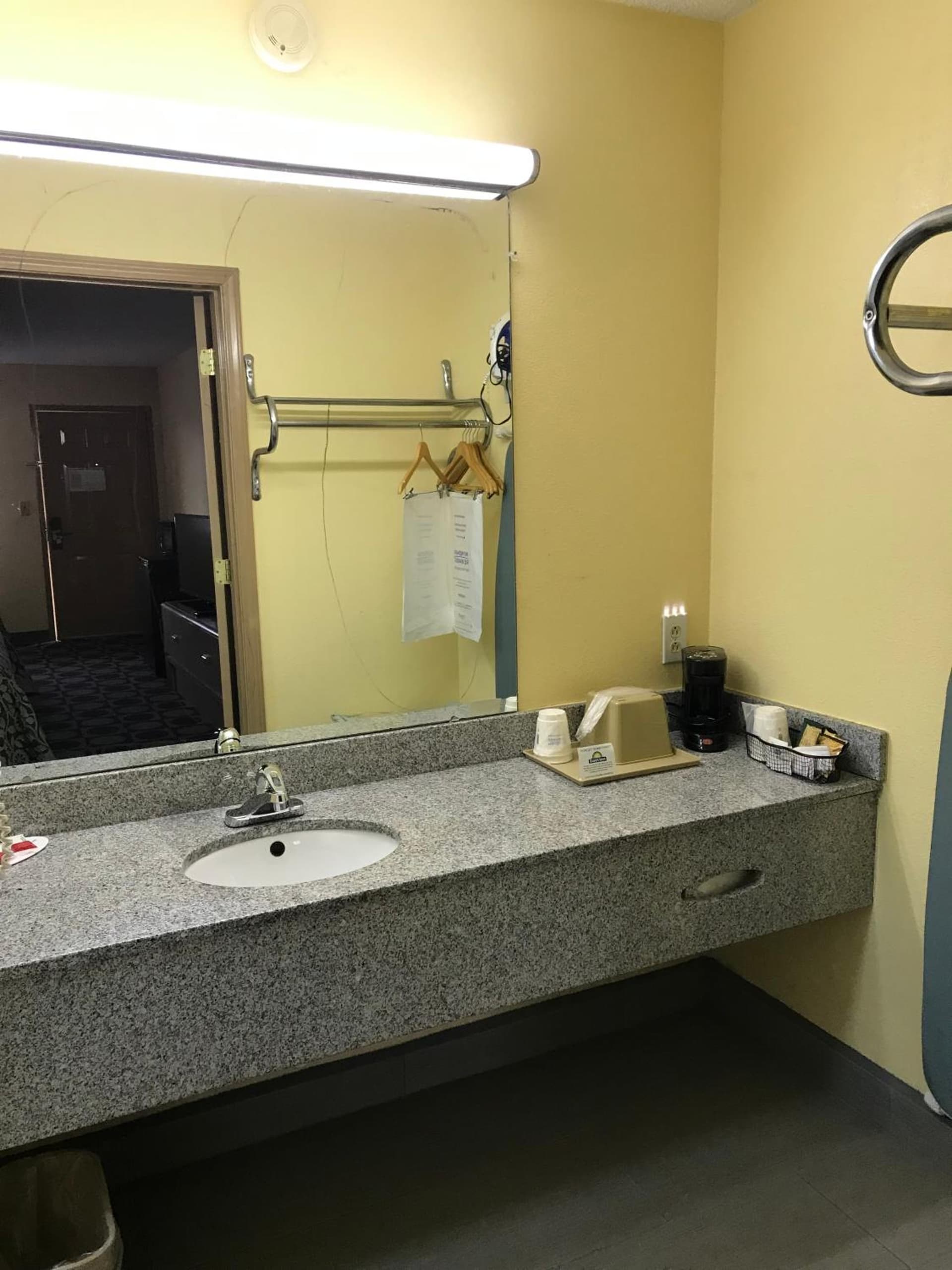 Days Inn by Wyndham Byron interior in Byron, GA — gallery photo 2